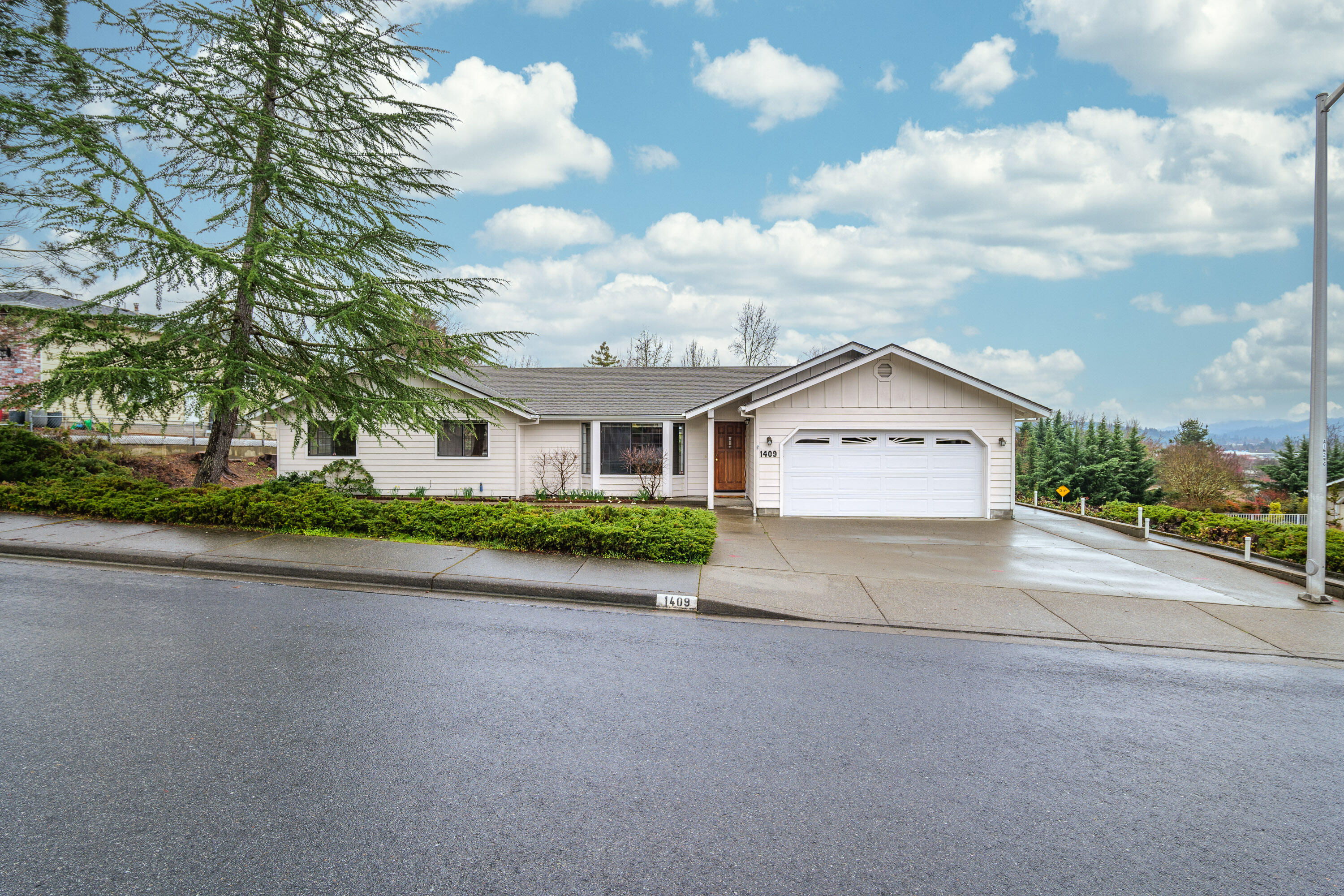 1409 NE Heritage Drive