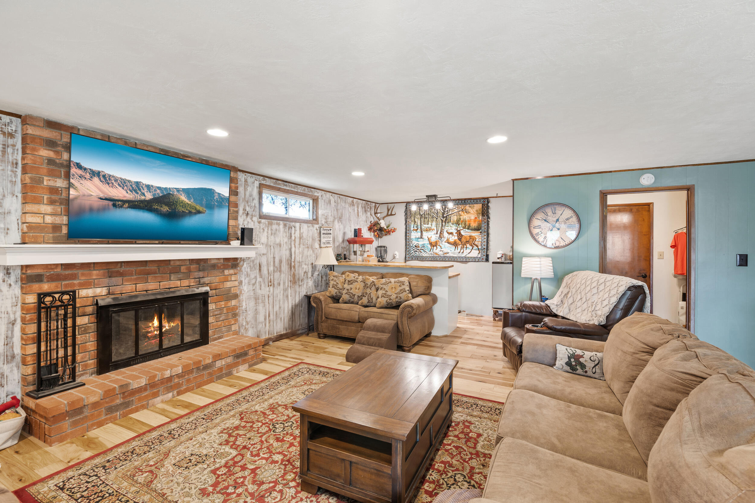 5045 Crestwood Avenue