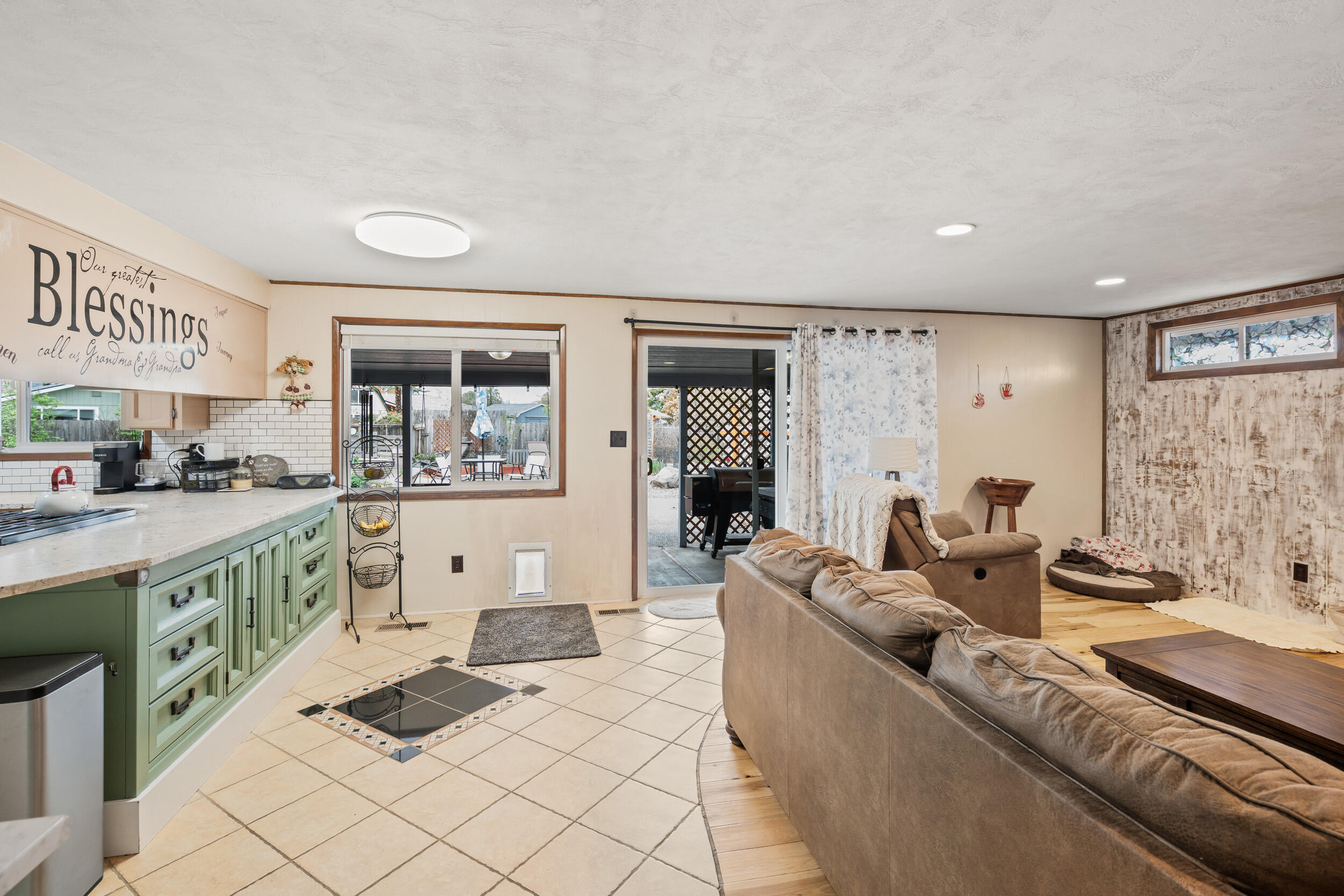 5045 Crestwood Avenue