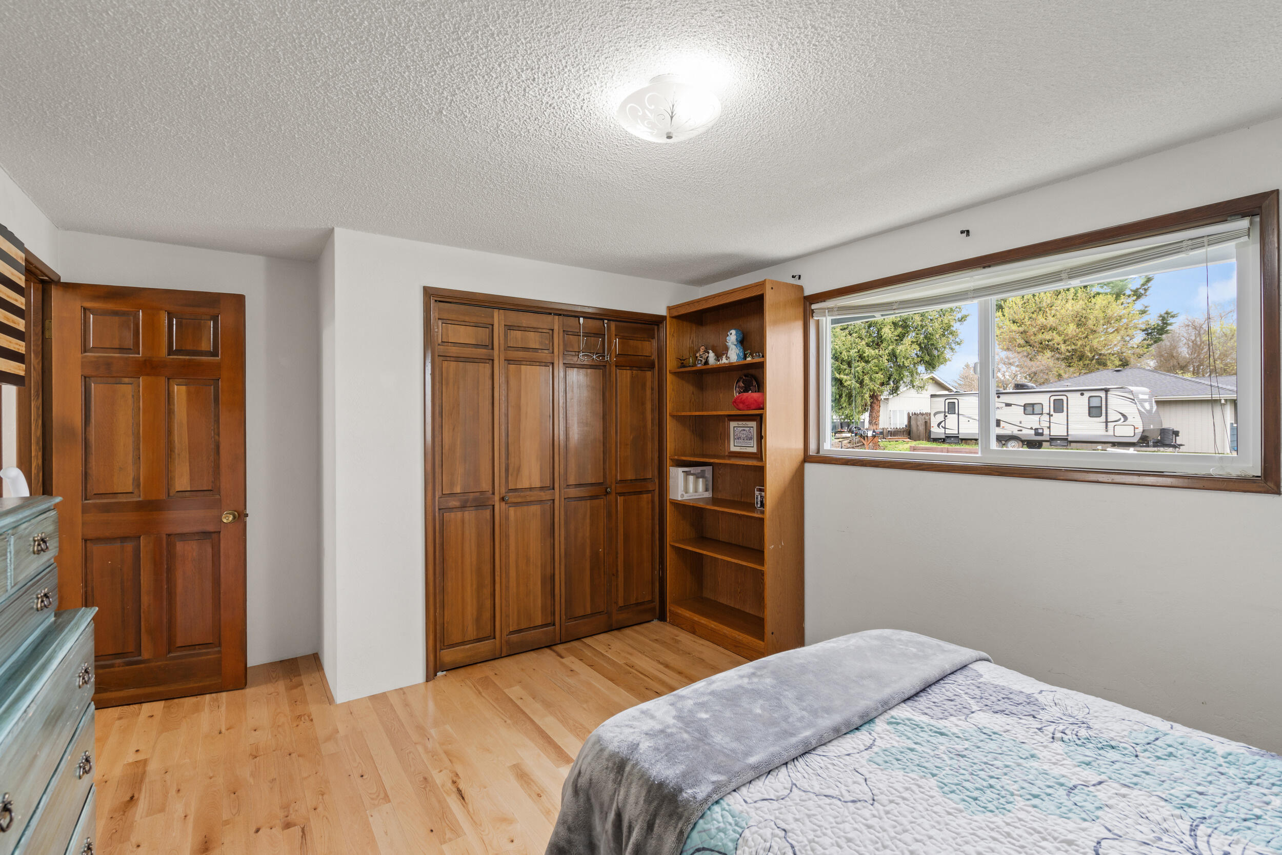 5045 Crestwood Avenue