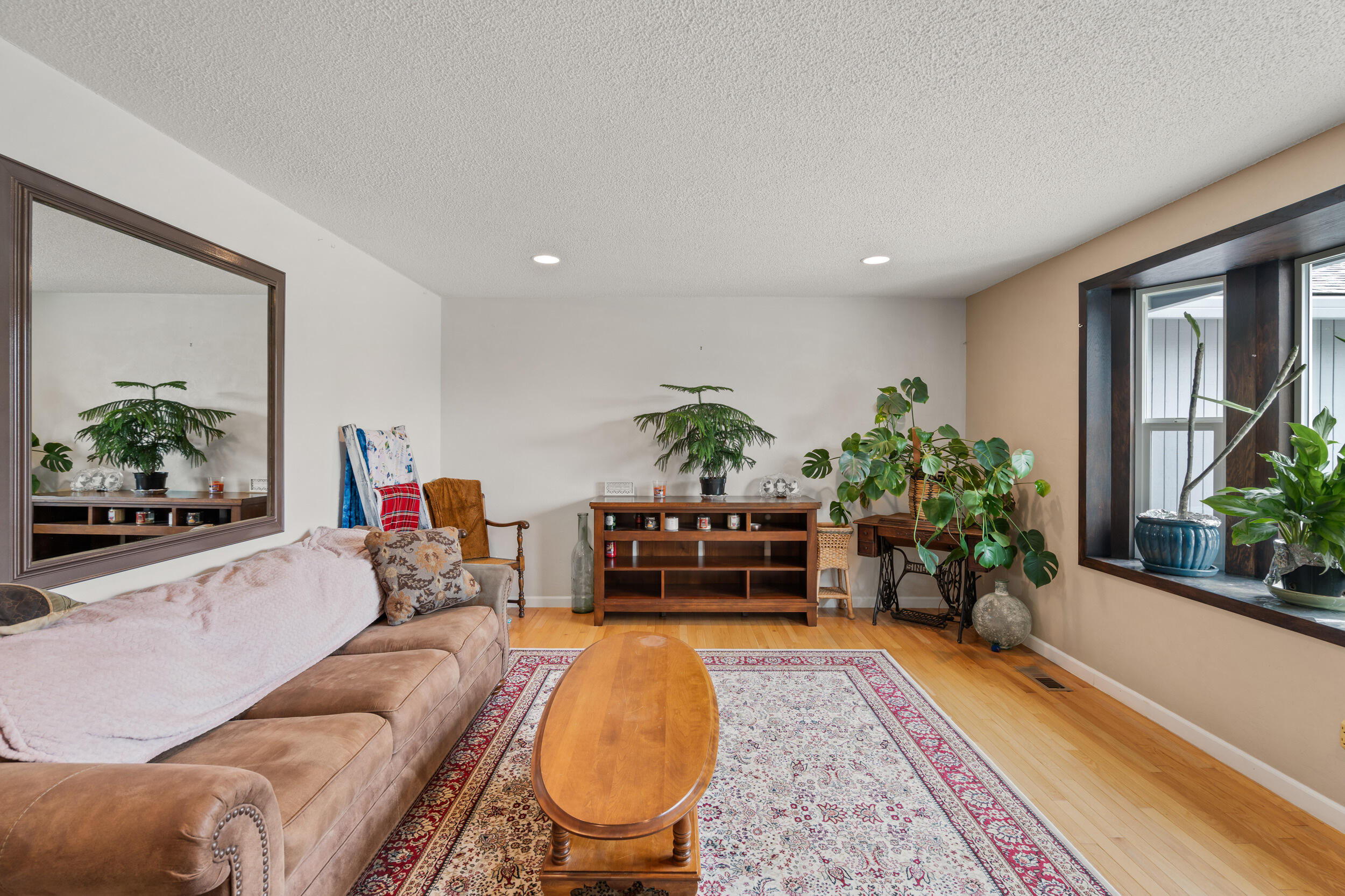 5045 Crestwood Avenue