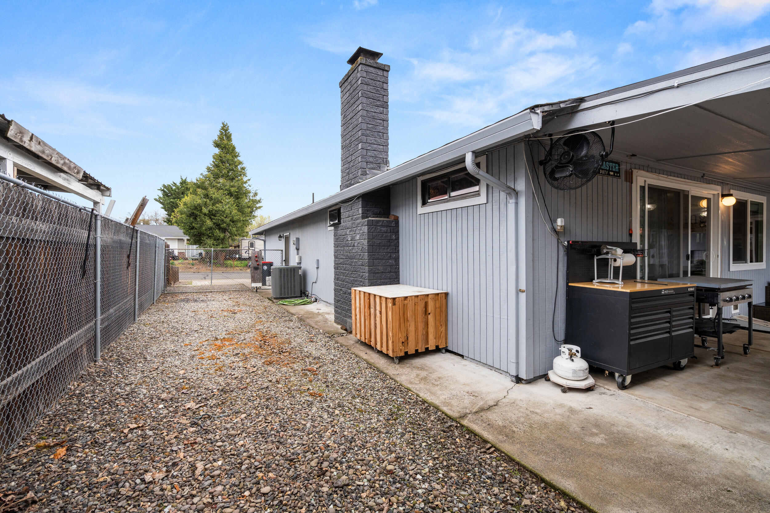 5045 Crestwood Avenue