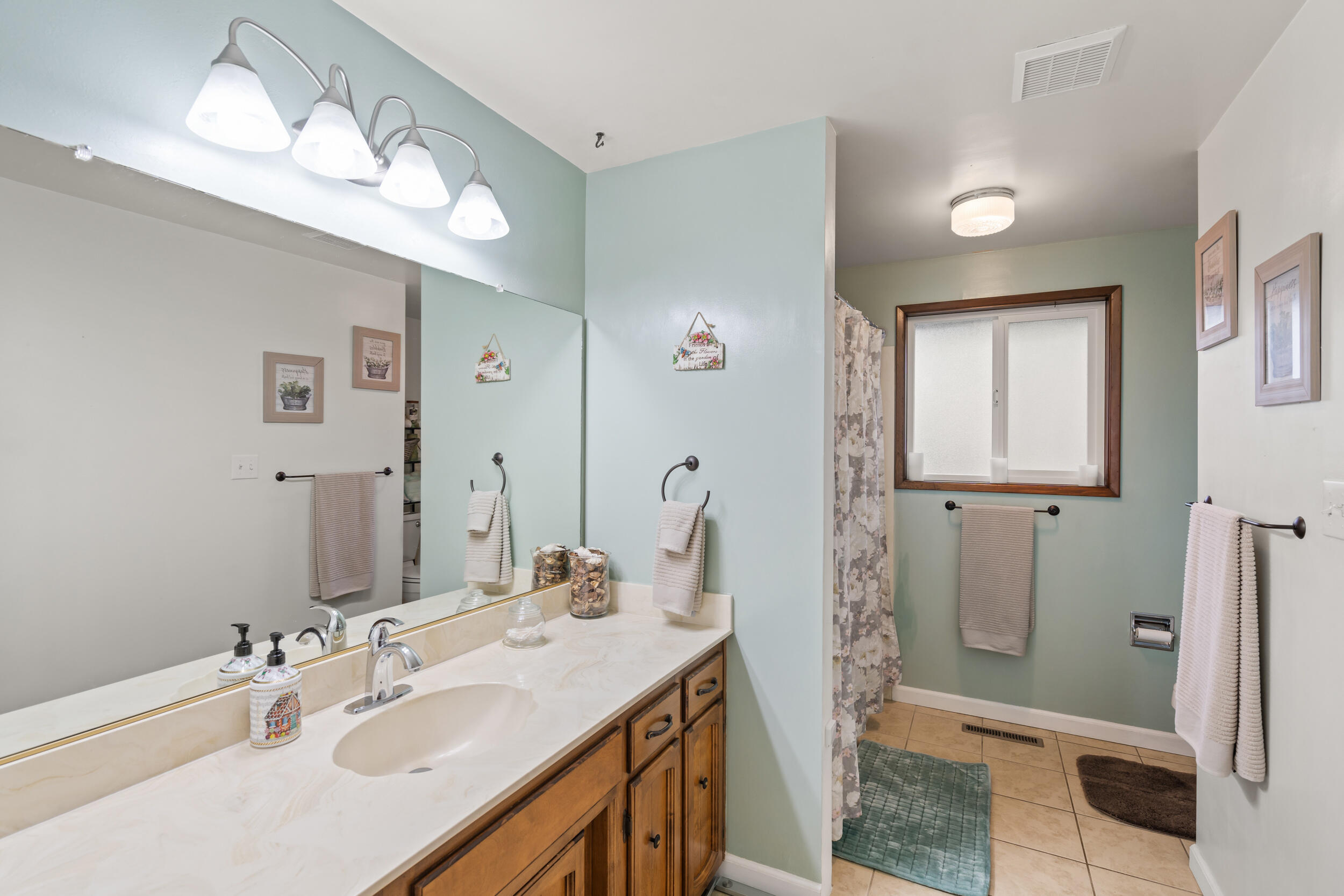 5045 Crestwood Avenue