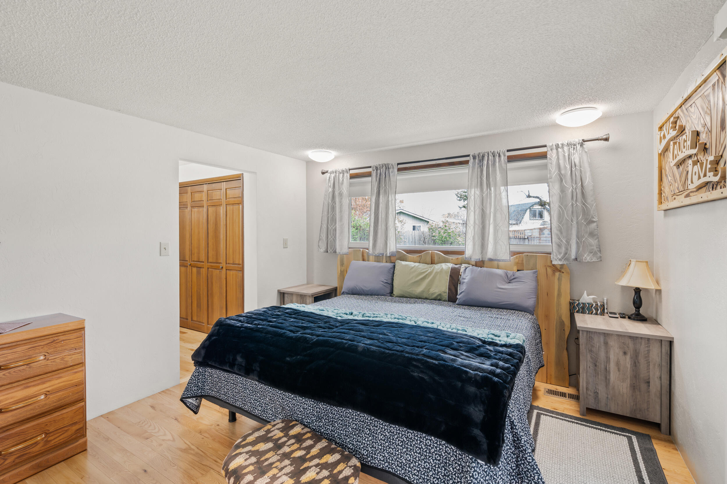 5045 Crestwood Avenue