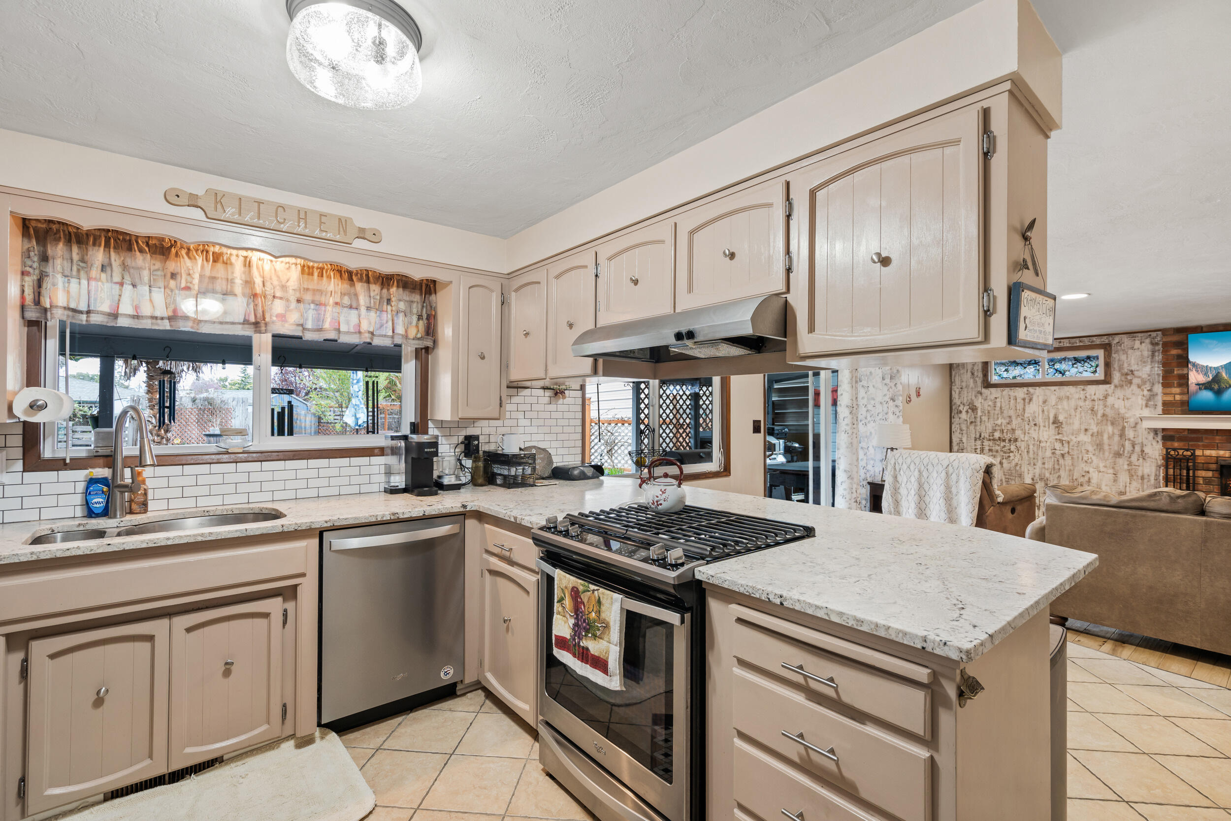 5045 Crestwood Avenue