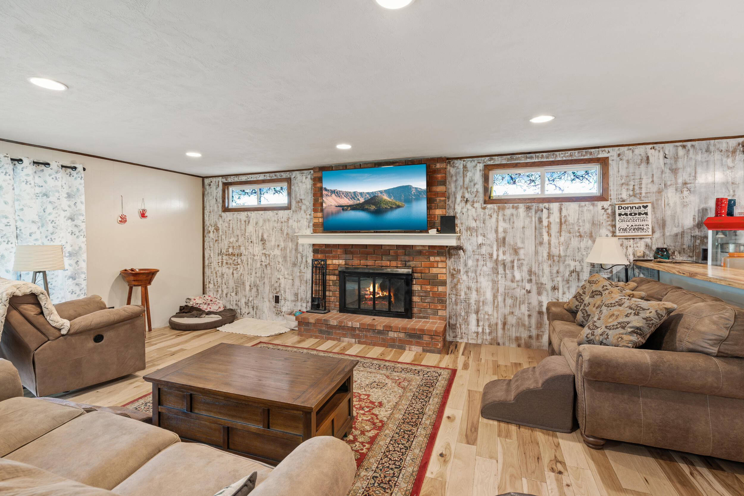 5045 Crestwood Avenue