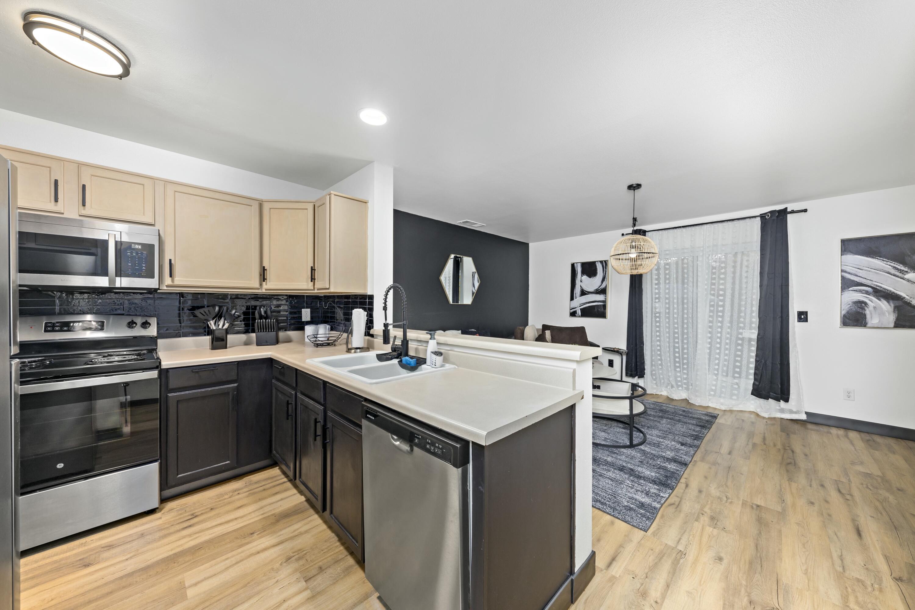 2030 Brookhurst Street, 33