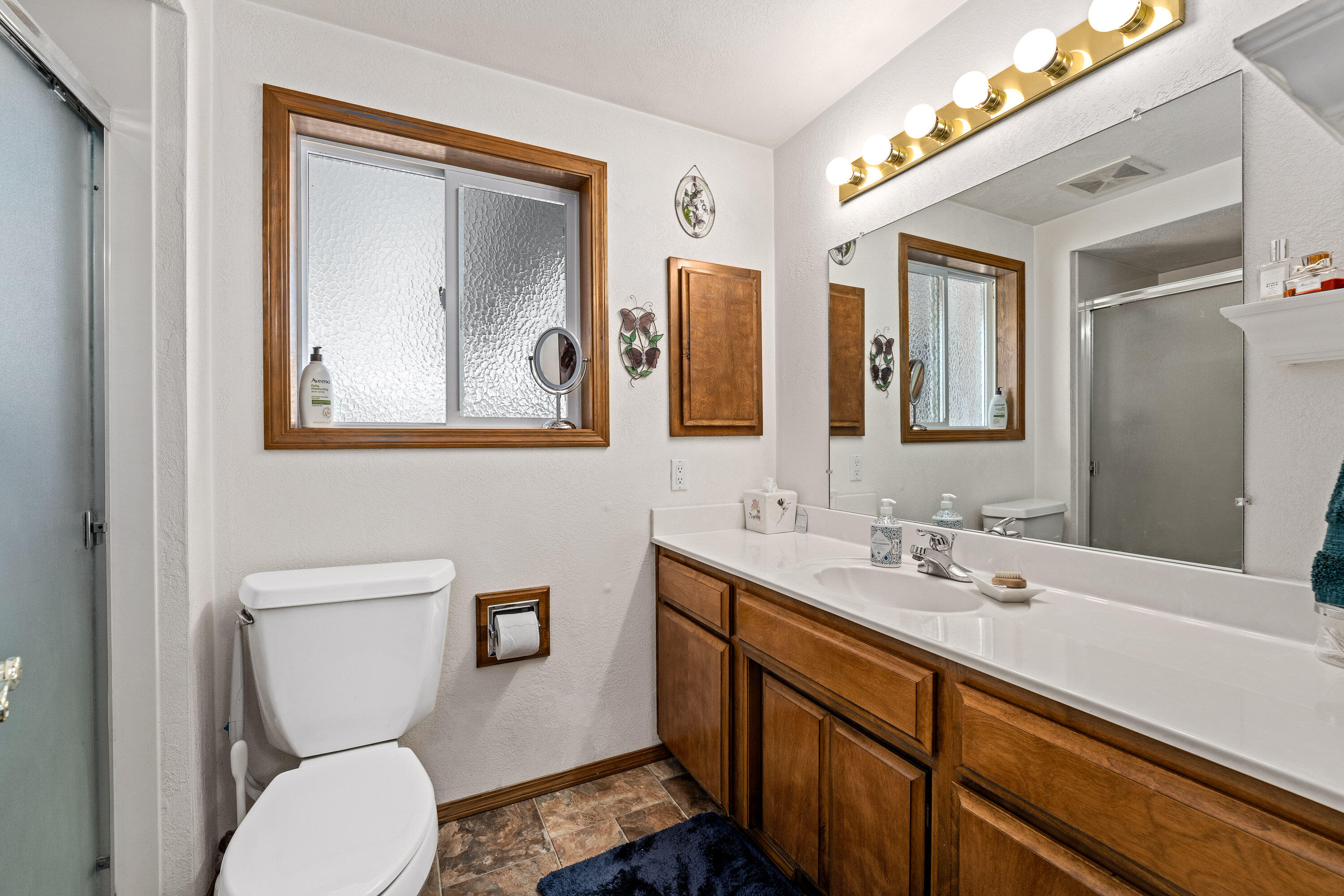 1219 Looking Glass Way