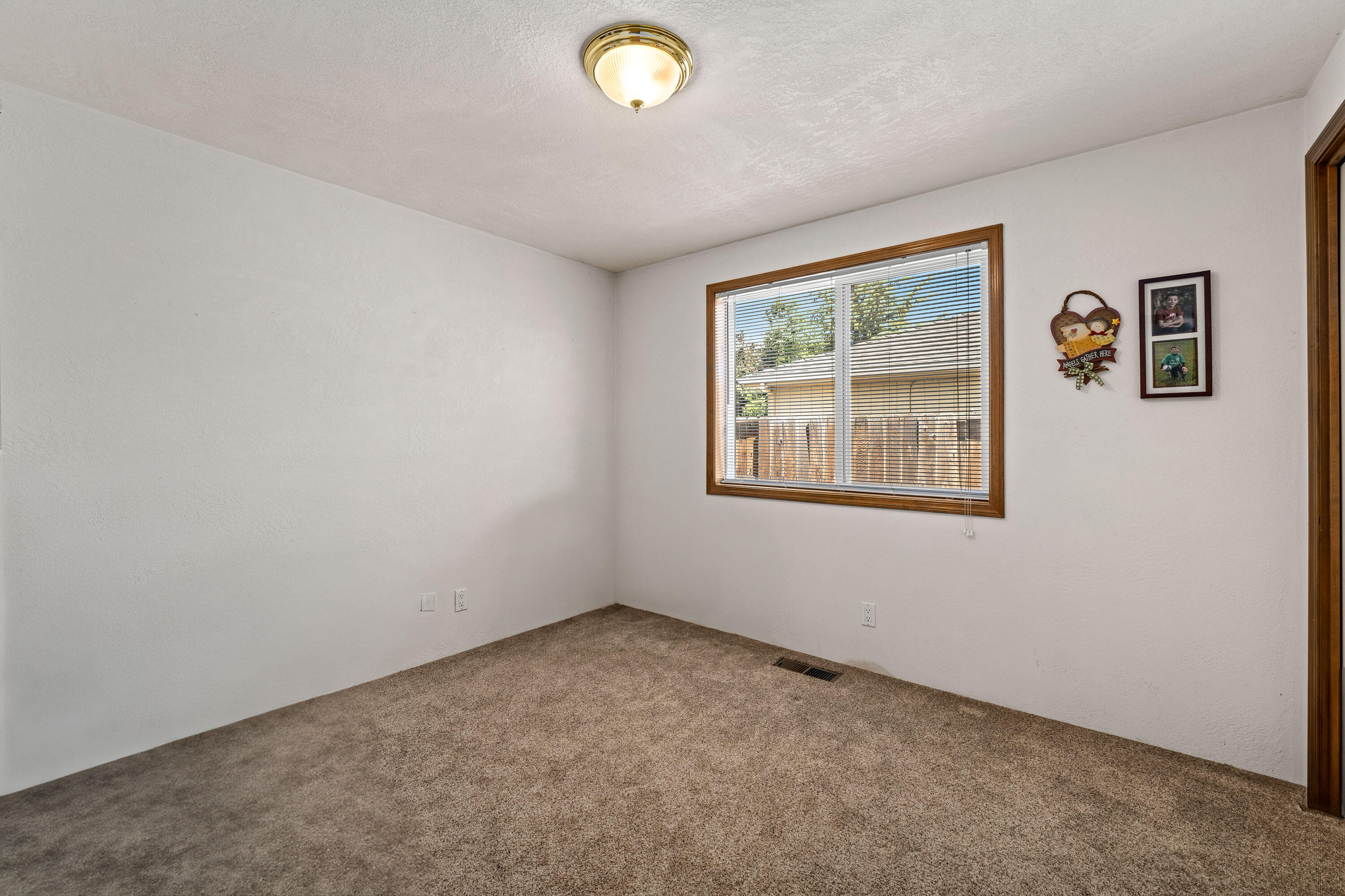 1219 Looking Glass Way
