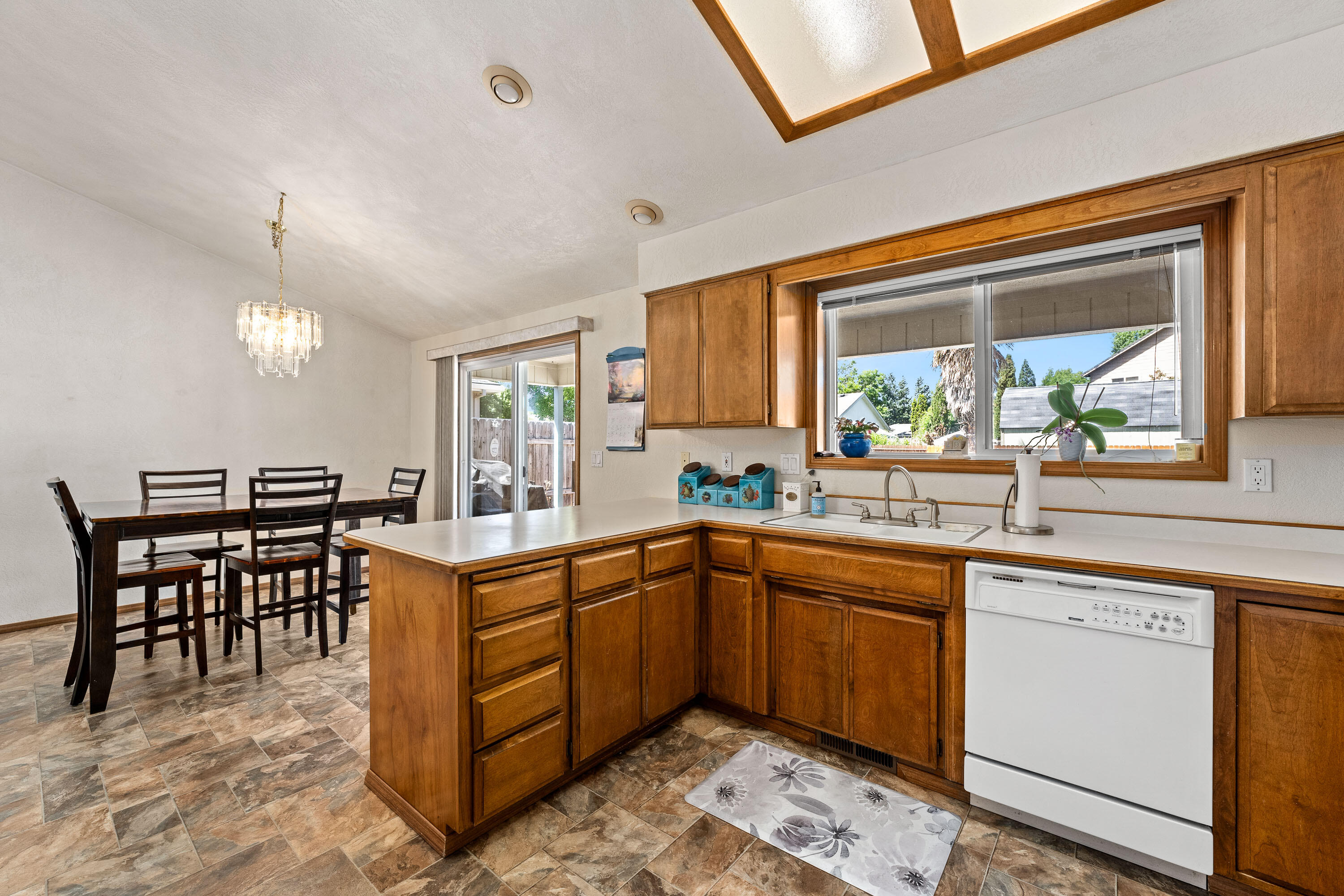 1219 Looking Glass Way