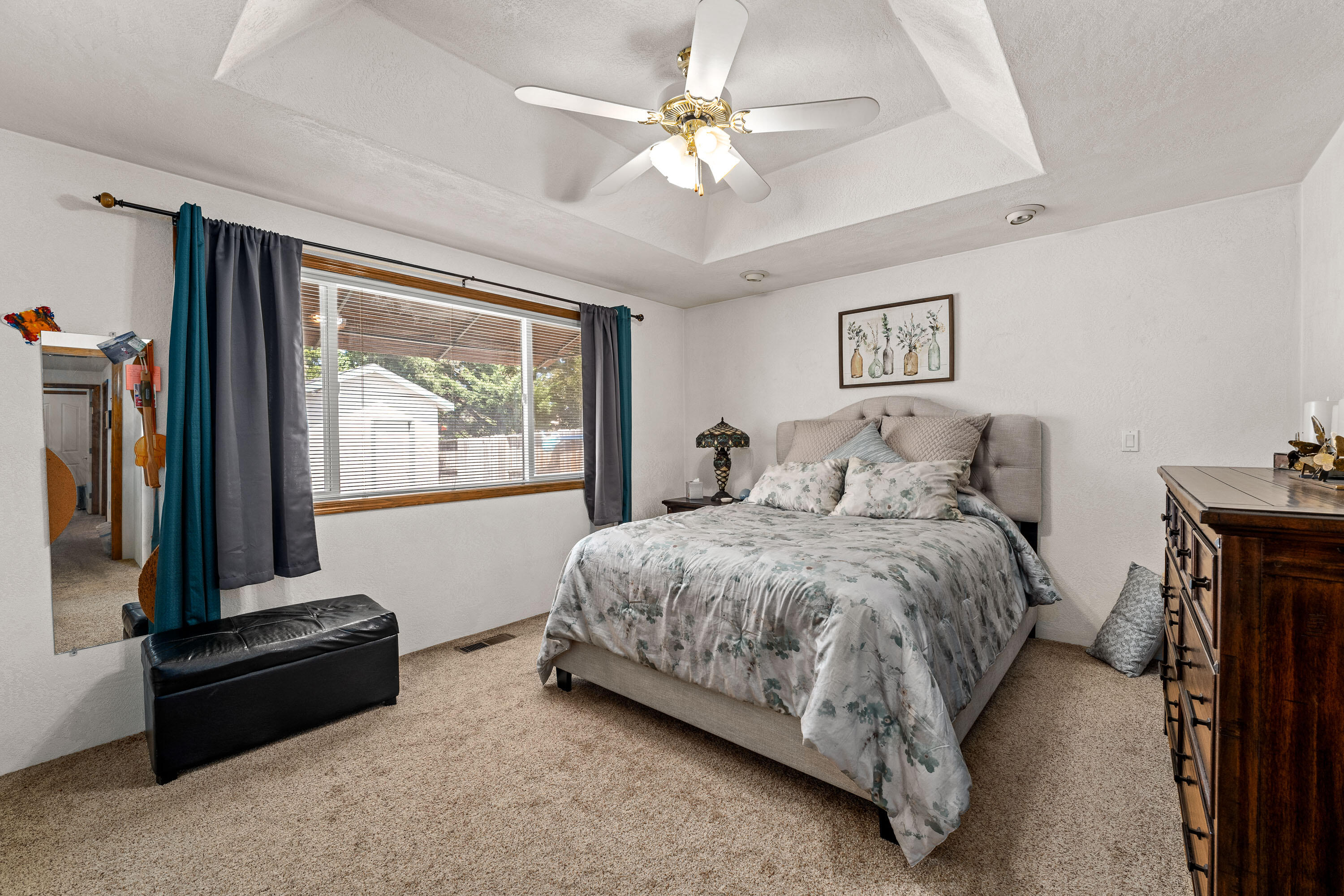 1219 Looking Glass Way