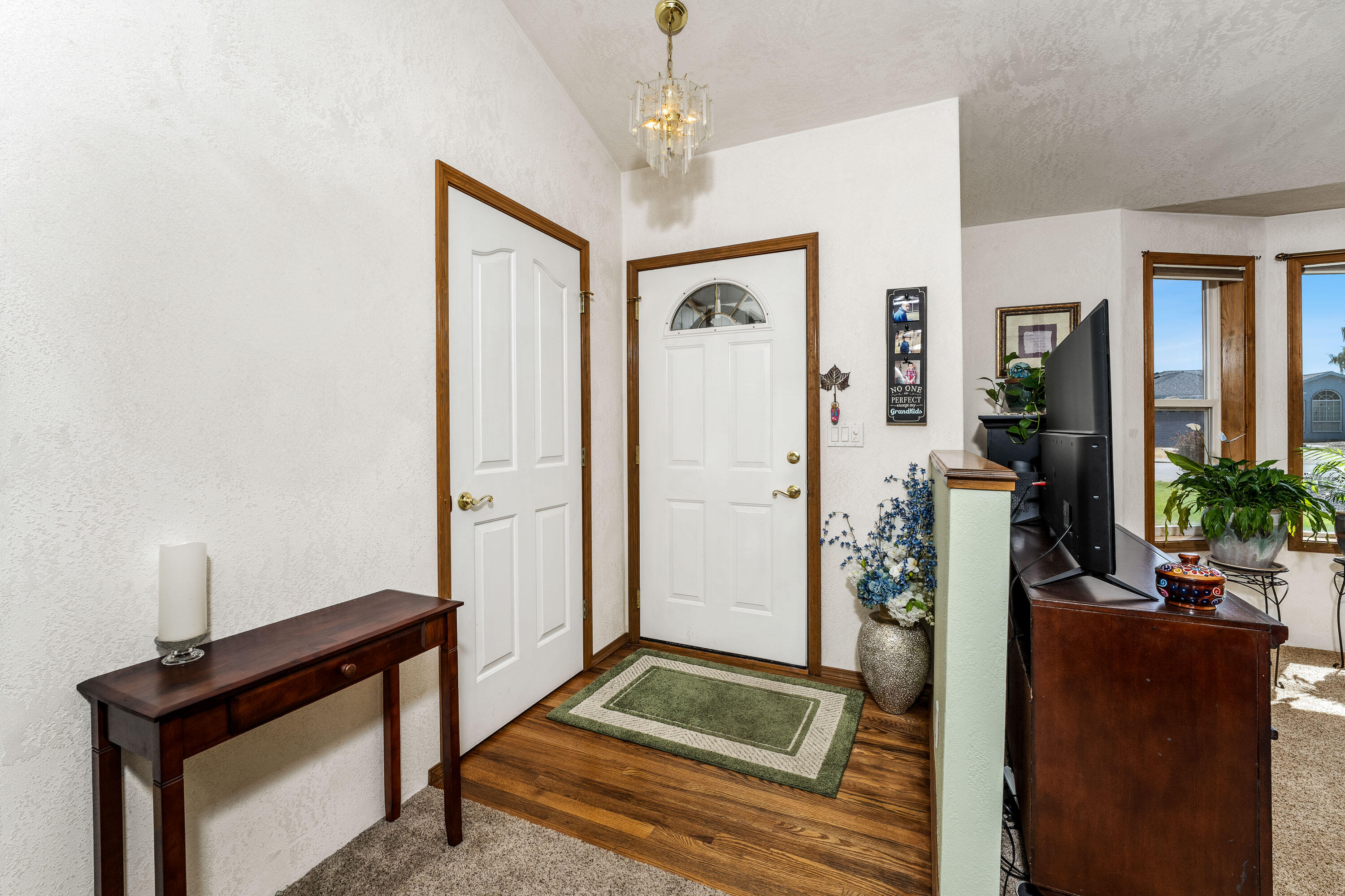 1219 Looking Glass Way