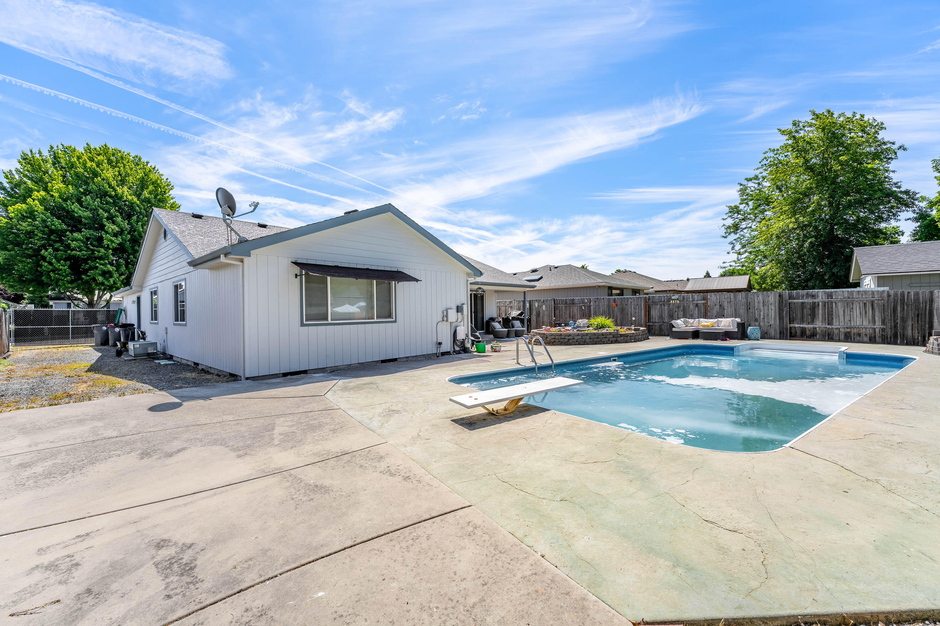 1219 Looking Glass Way
