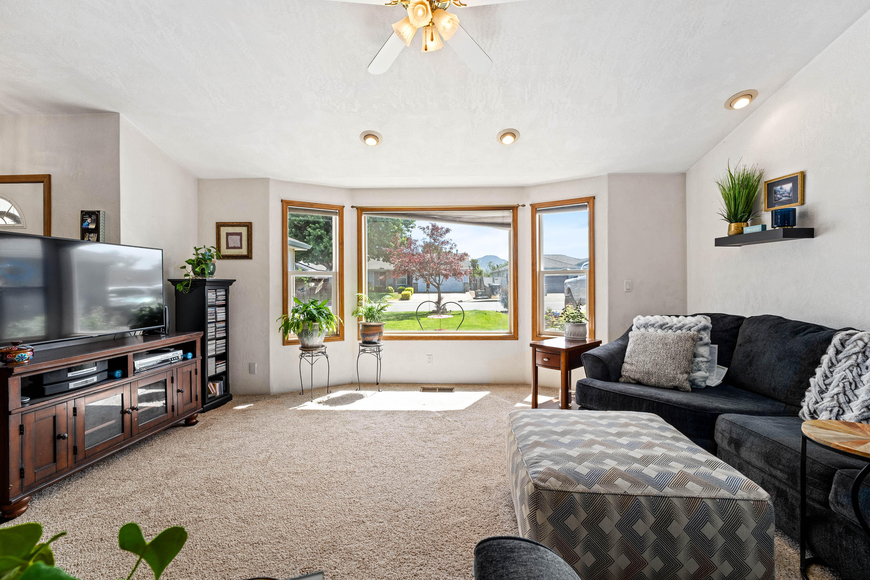 1219 Looking Glass Way