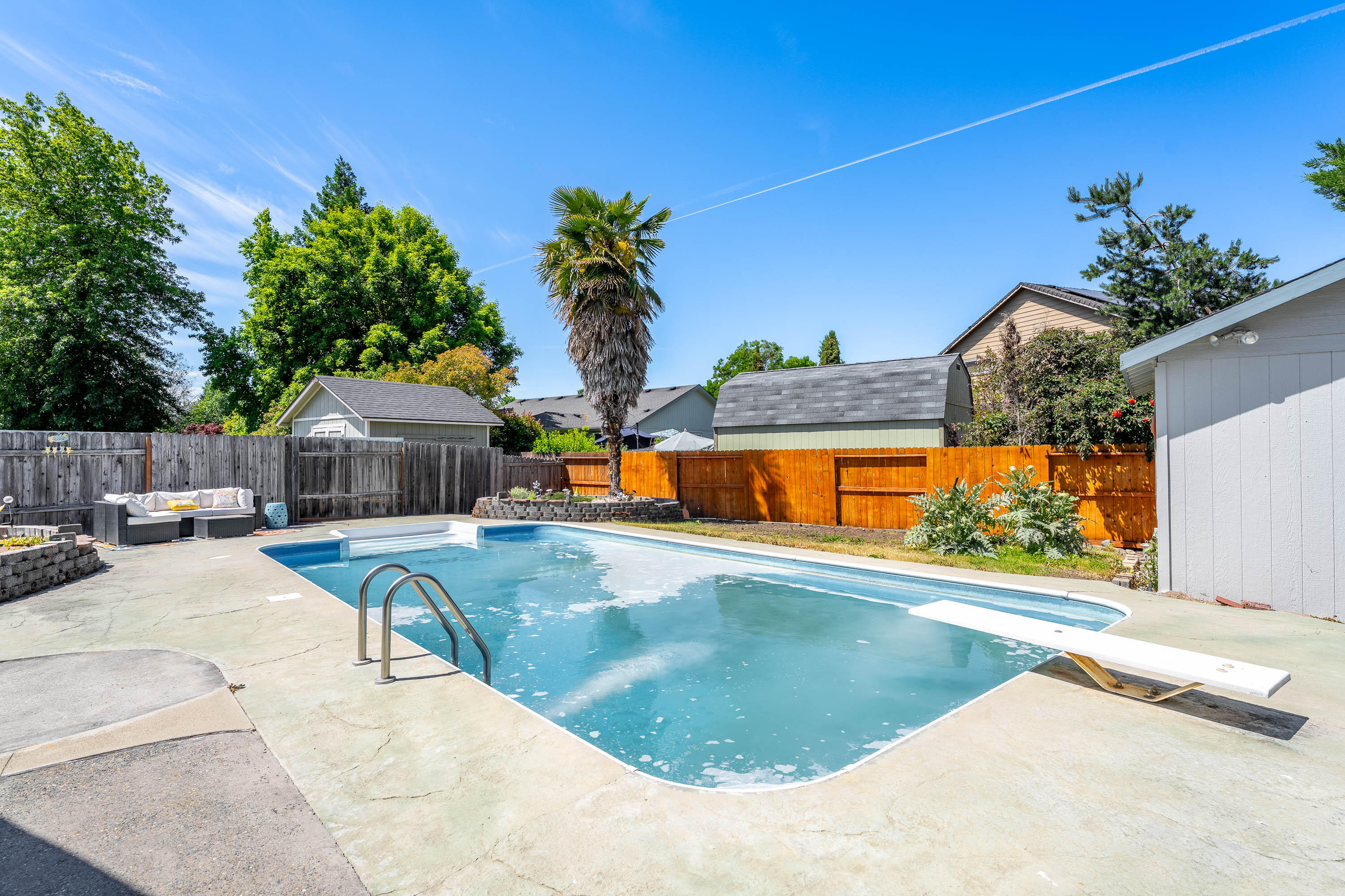 1219 Looking Glass Way