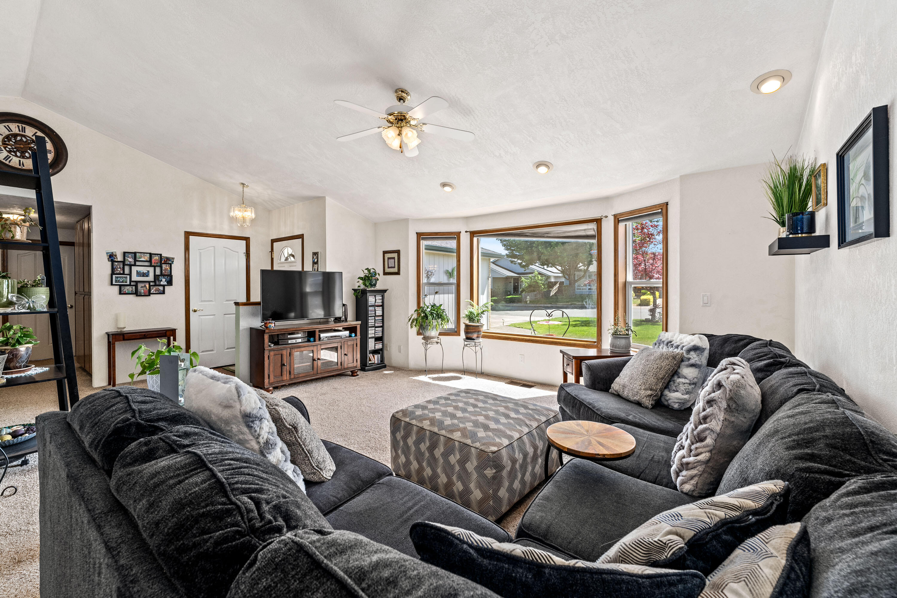 1219 Looking Glass Way