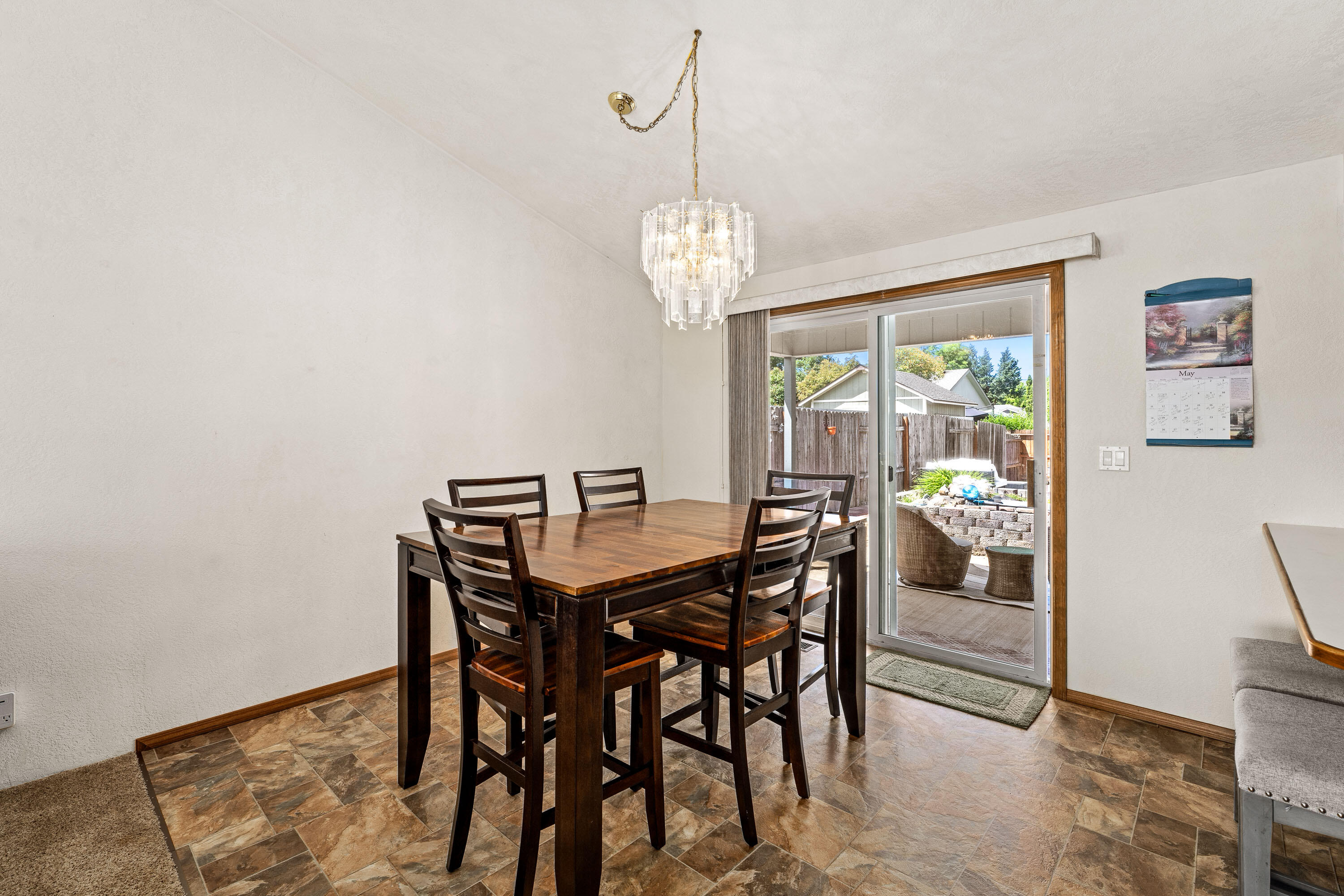 1219 Looking Glass Way