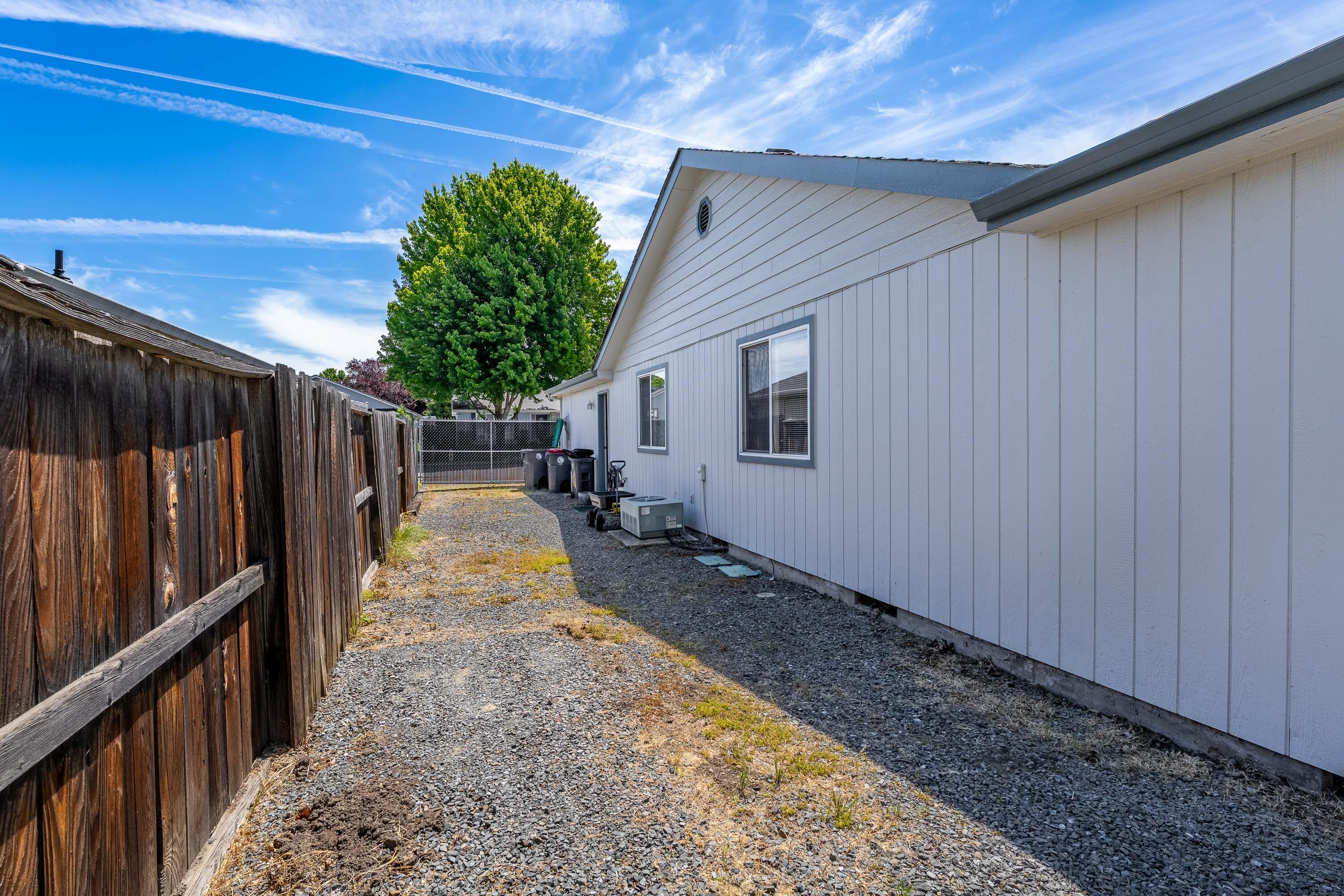 1219 Looking Glass Way