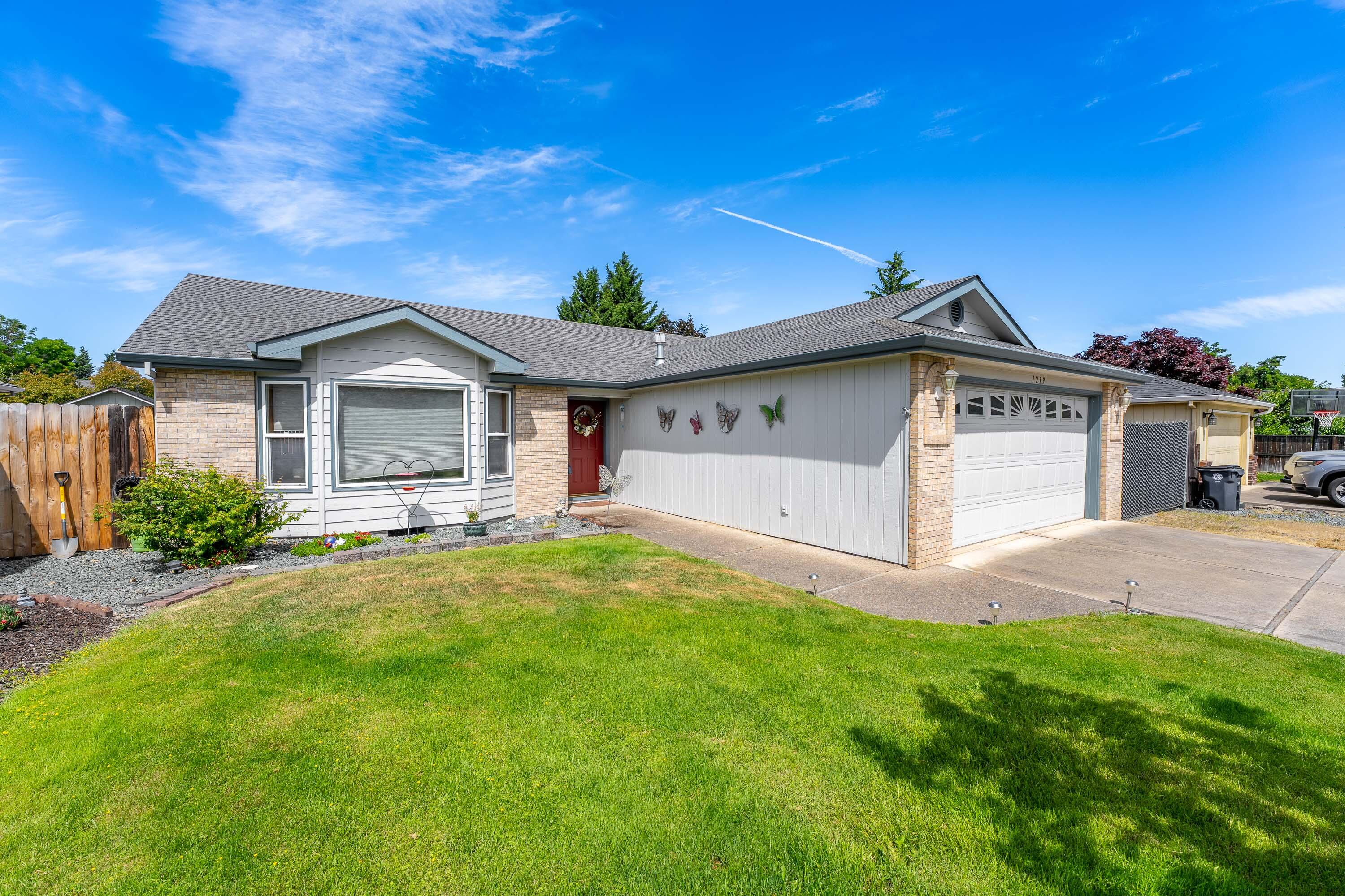 1219 Looking Glass Way