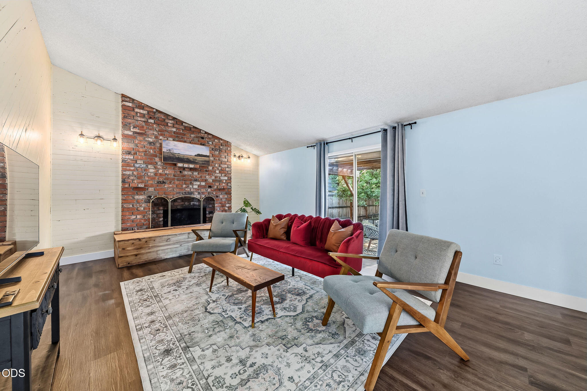 832 La Loma Drive