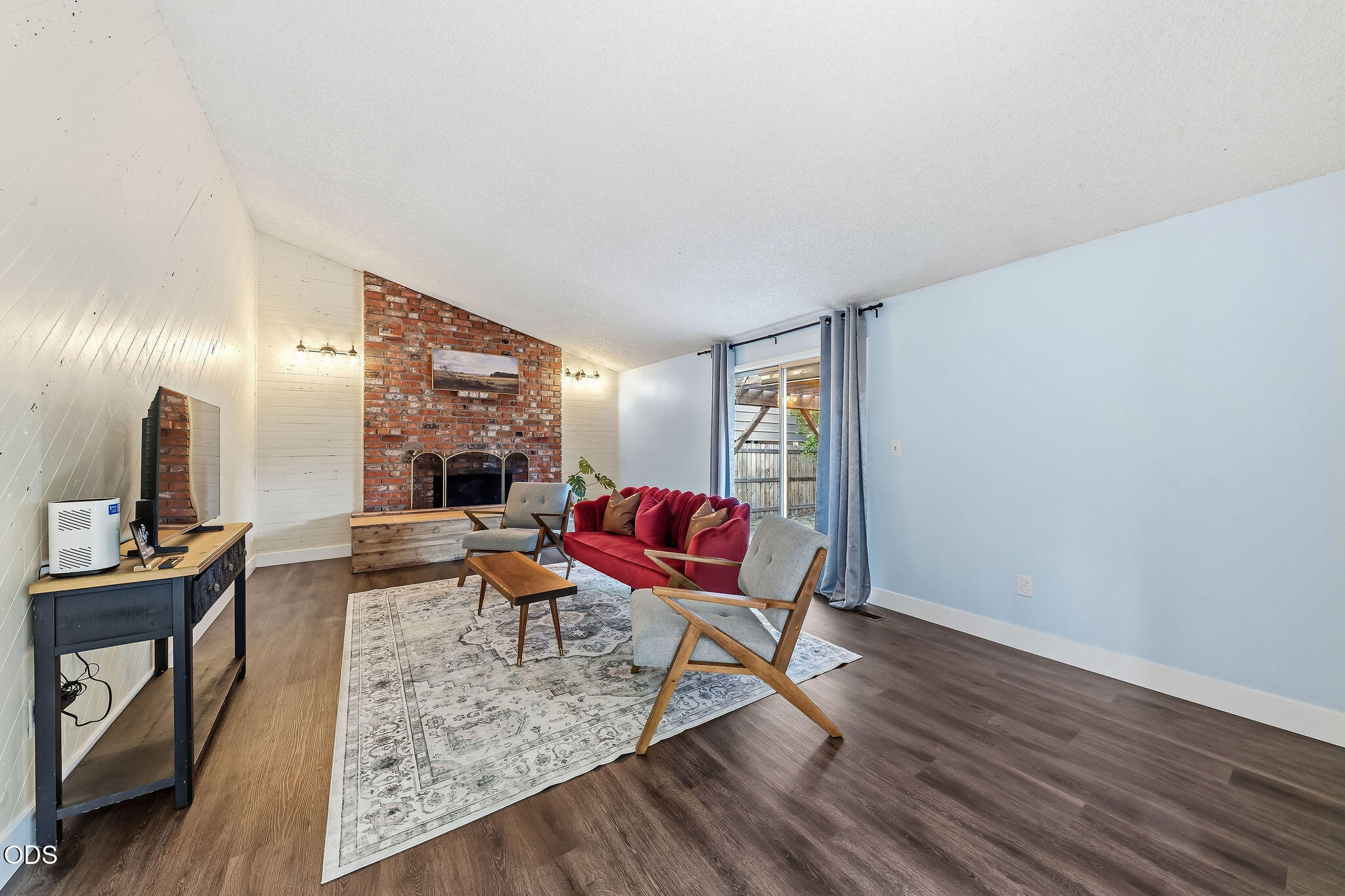 832 La Loma Drive