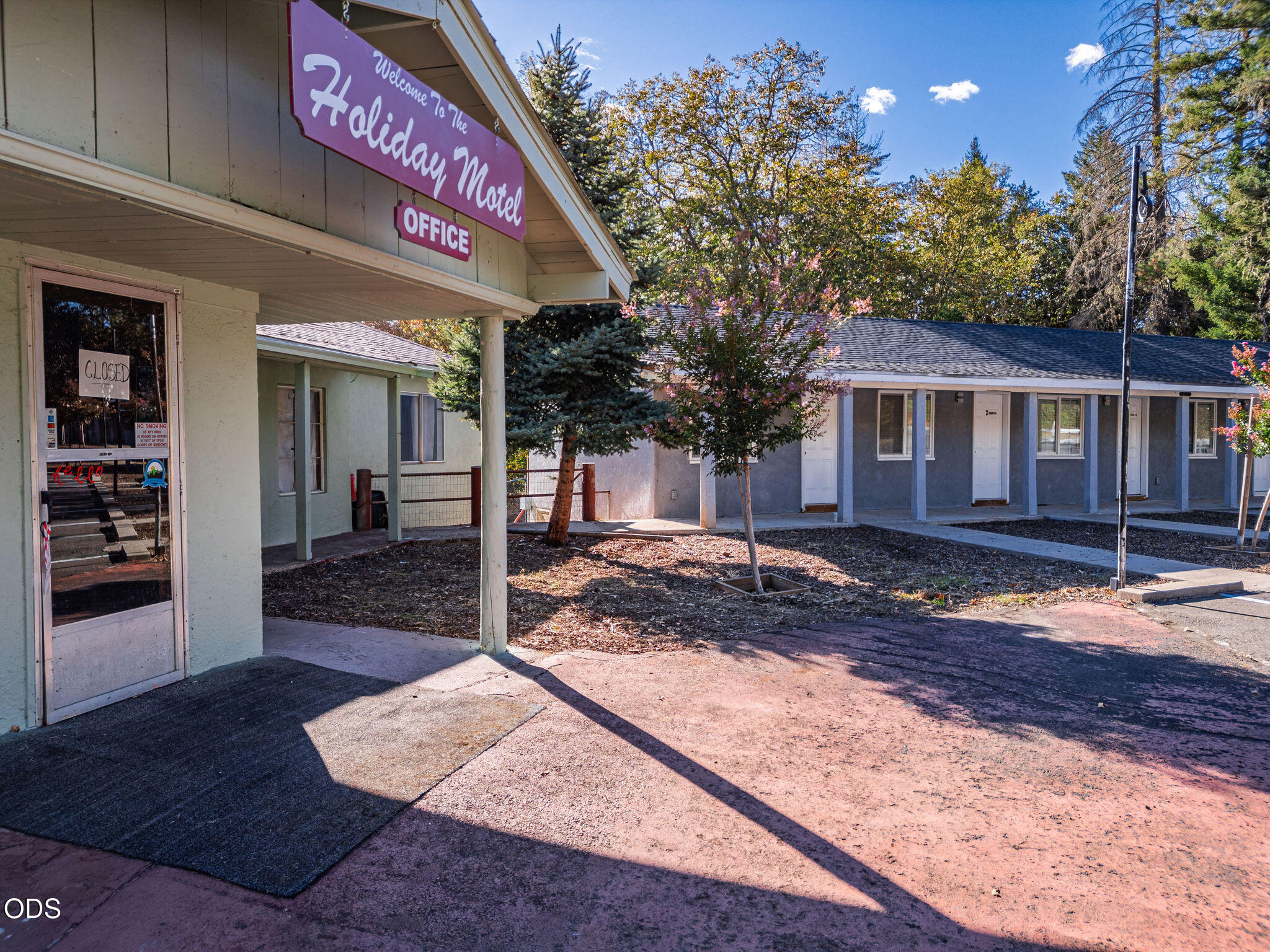 24810 Redwood