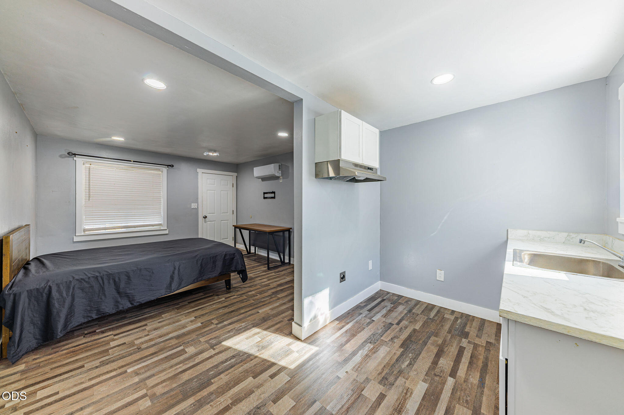 24810 Redwood