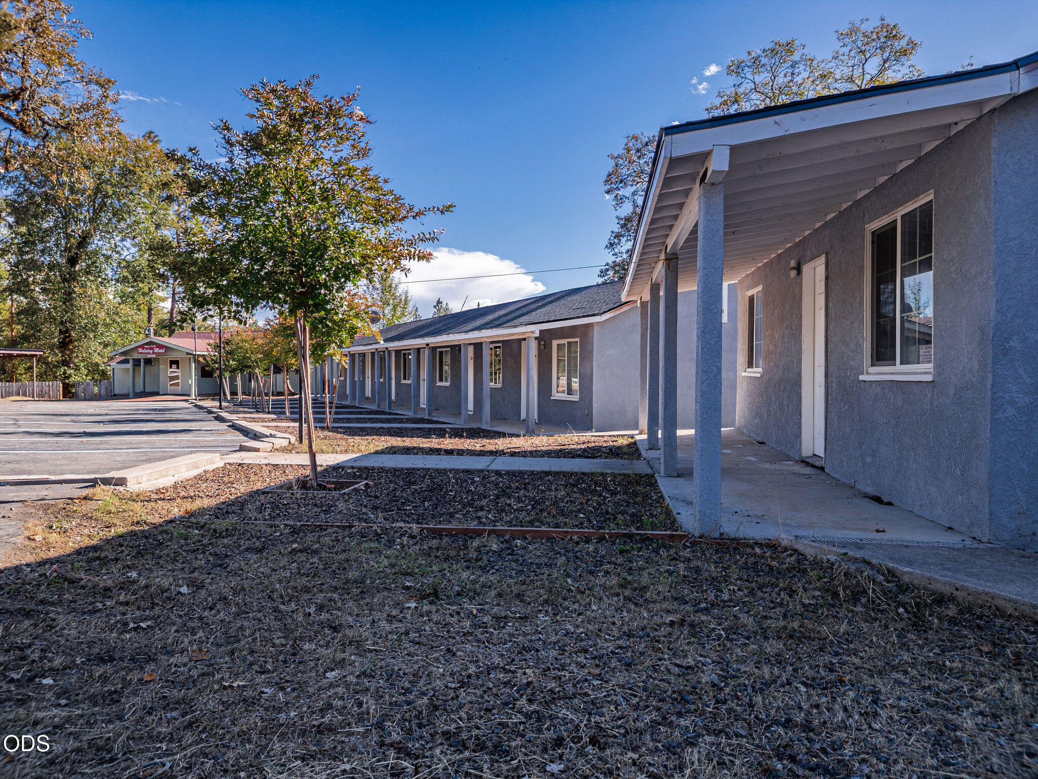 24810 Redwood