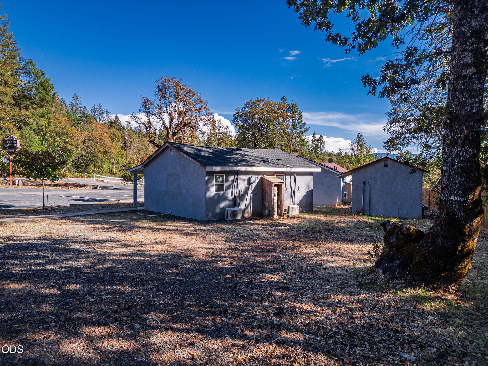24810 Redwood