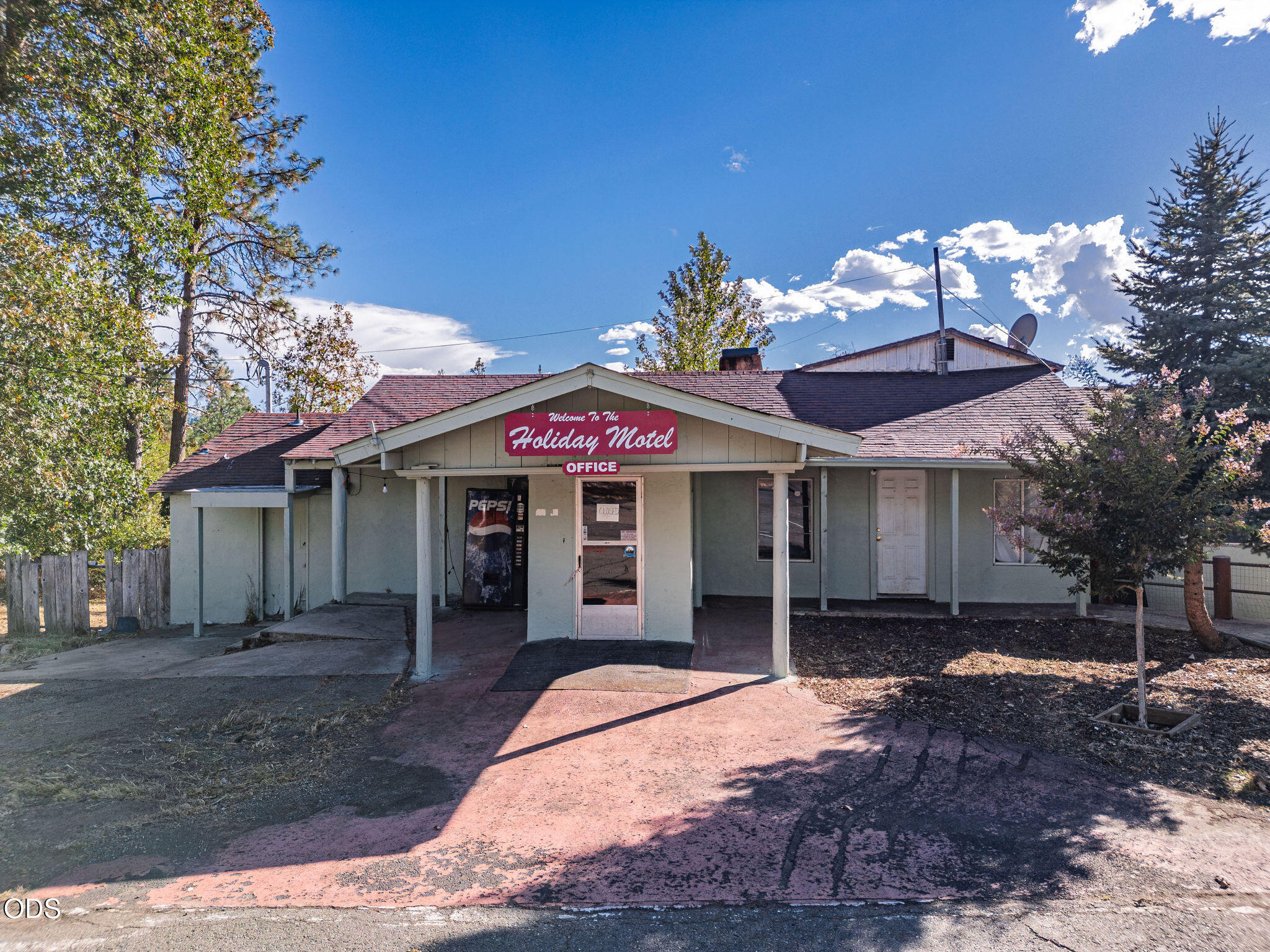 24810 Redwood