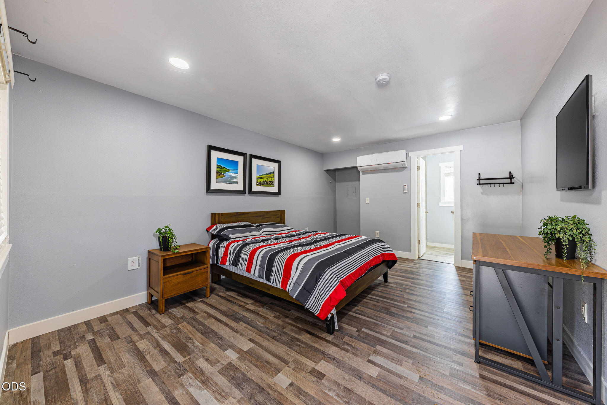 24810 Redwood
