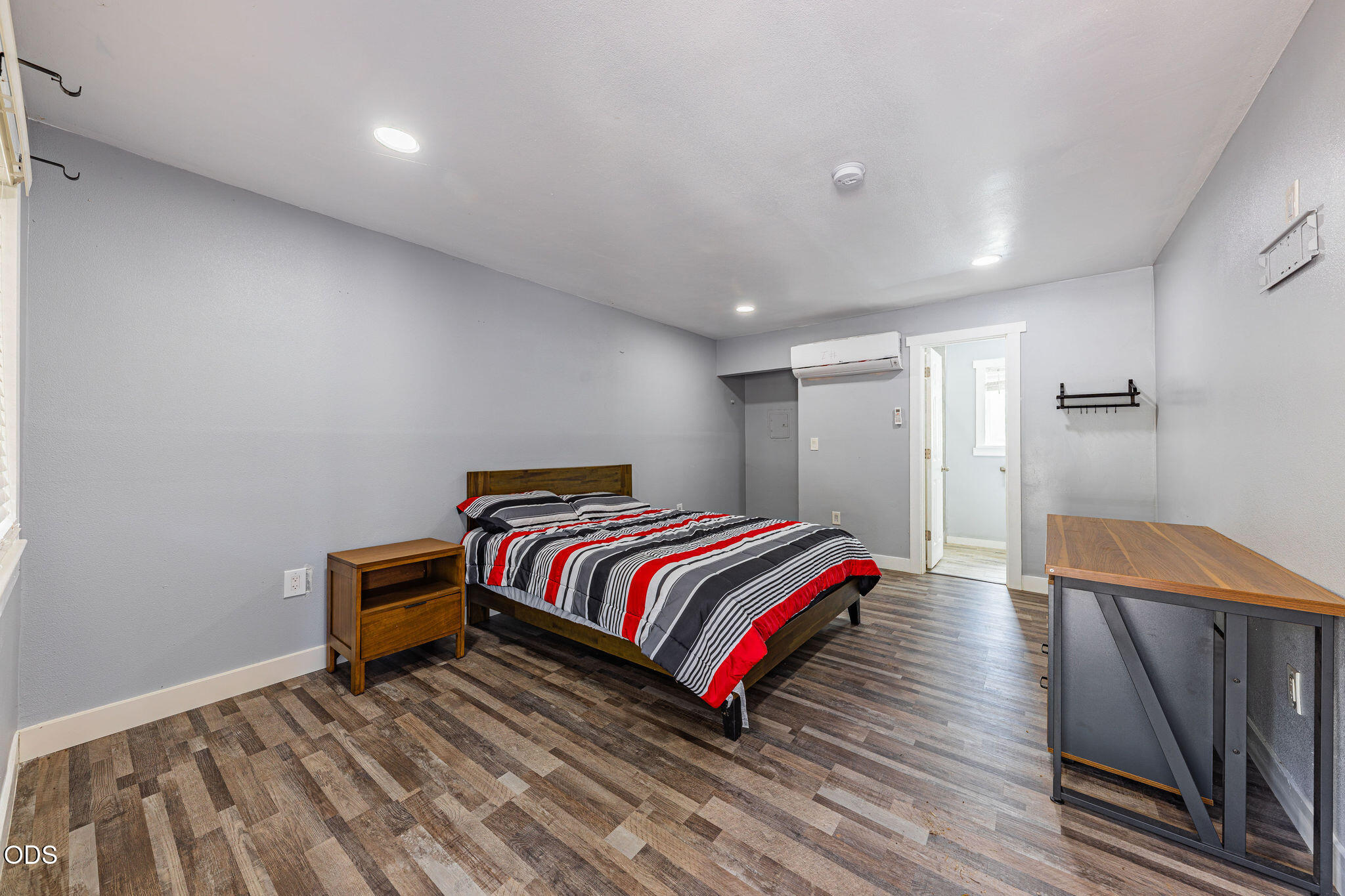 24810 Redwood