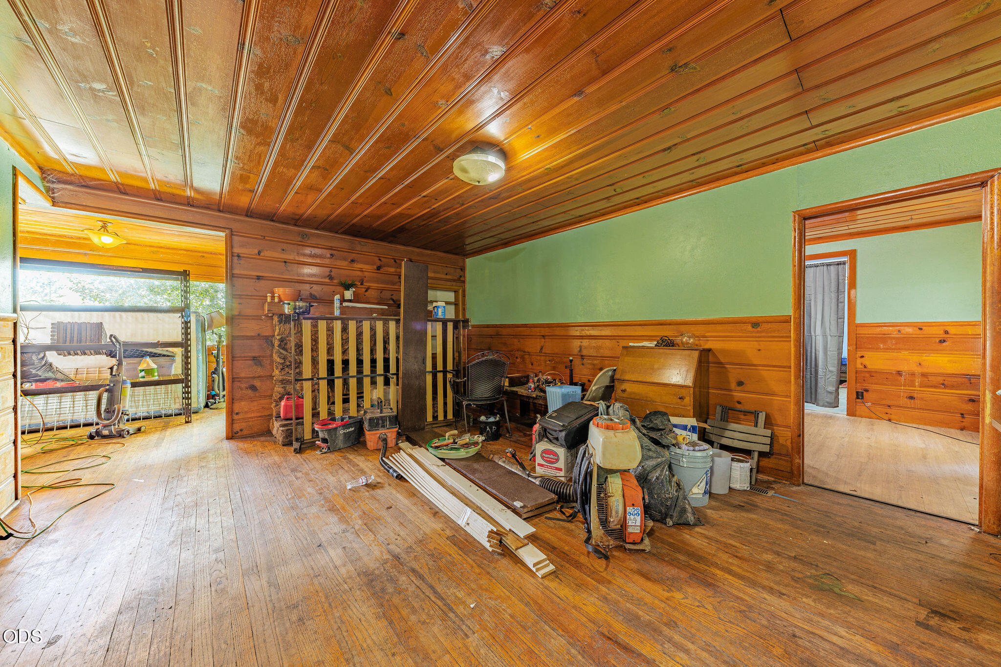 24810 Redwood