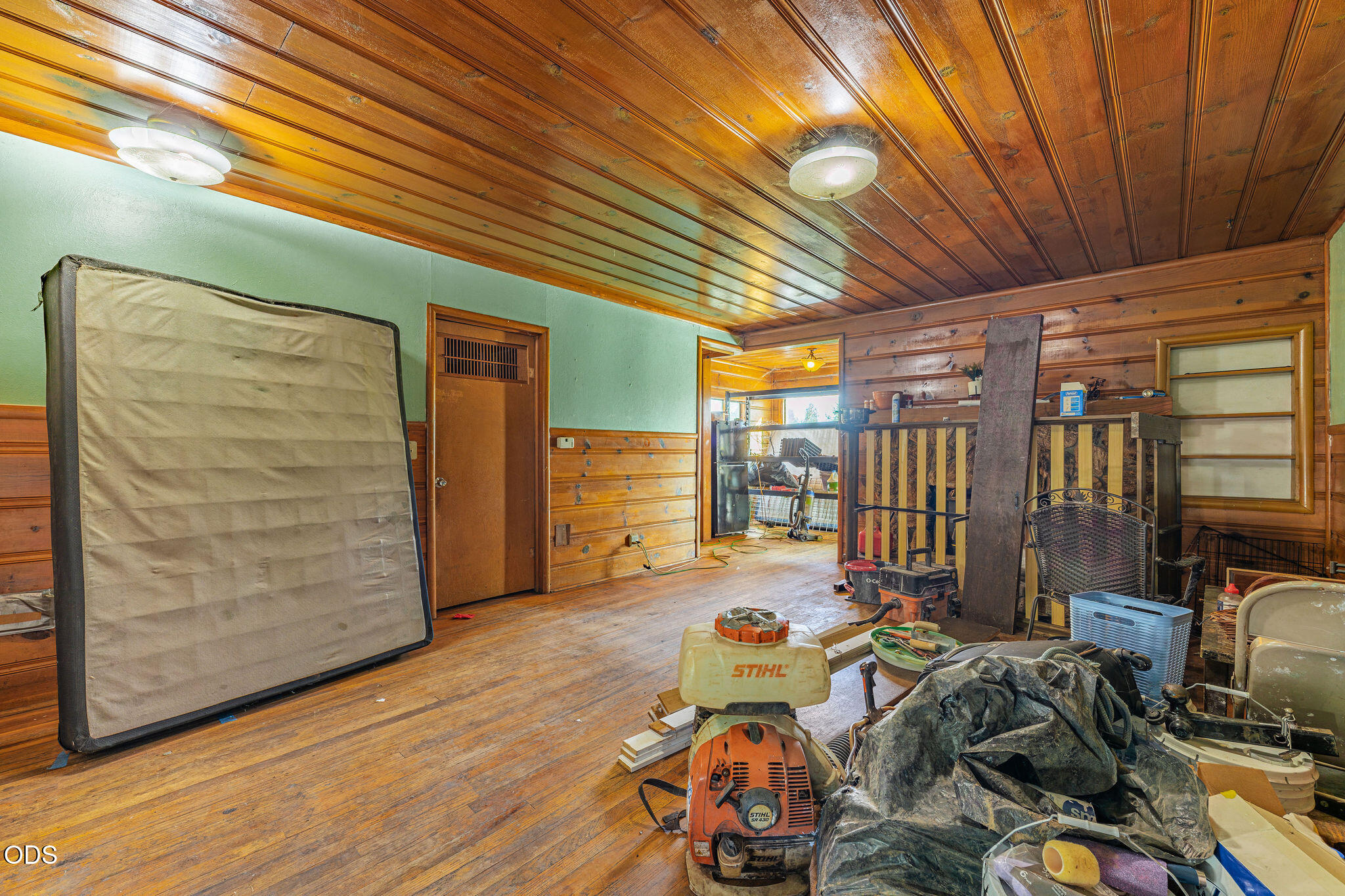 24810 Redwood