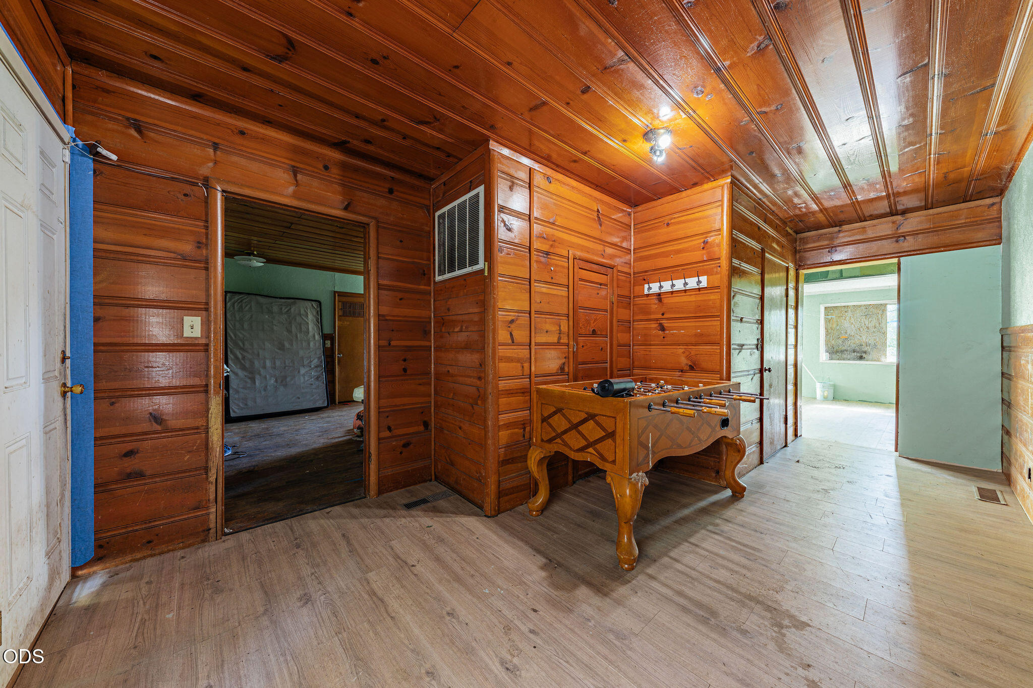 24810 Redwood
