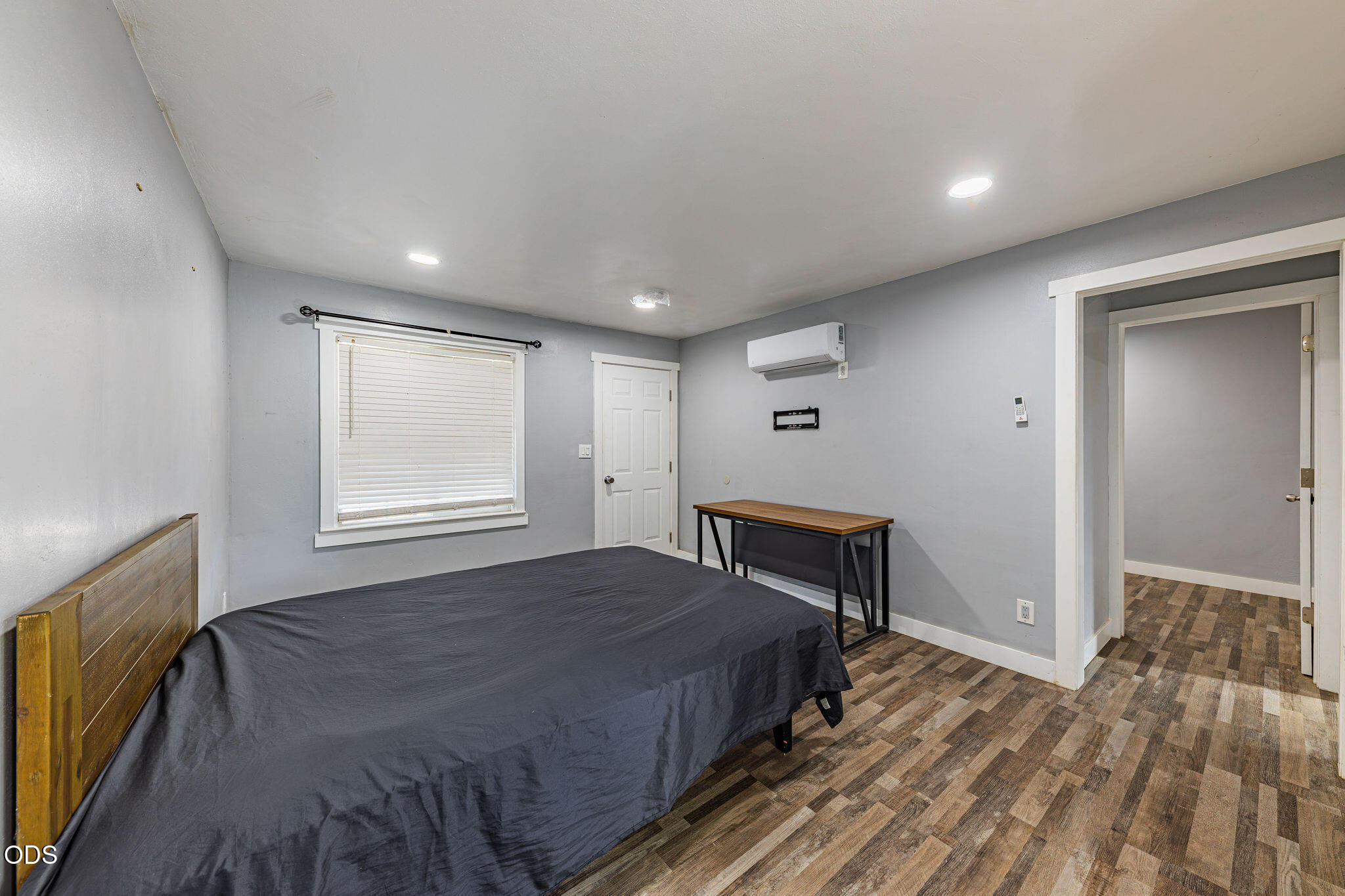 24810 Redwood