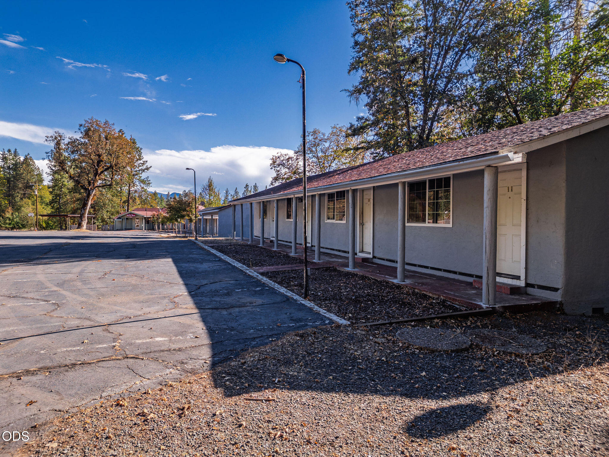 24810 Redwood