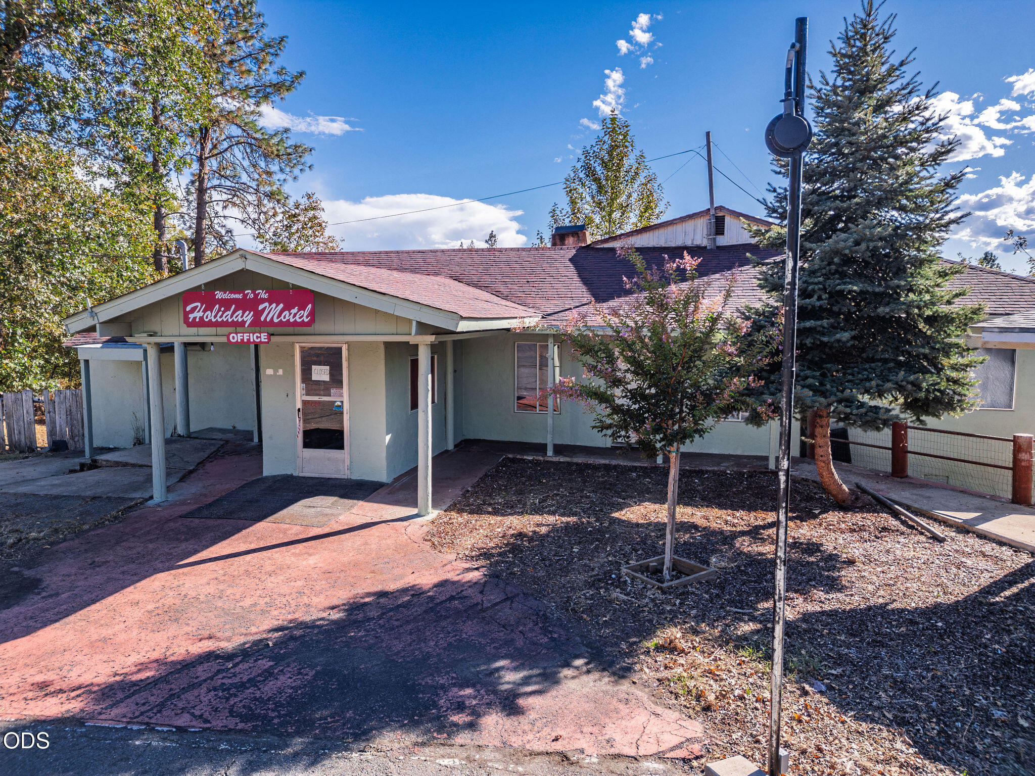 24810 Redwood