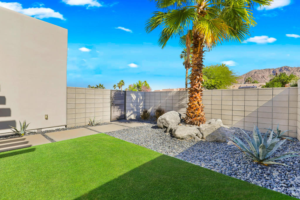 53825 Avenida Ramirez