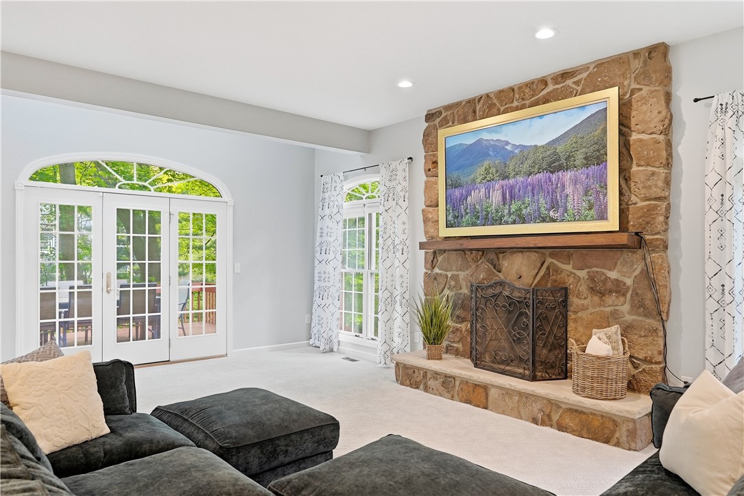 821 Arbordale Lane