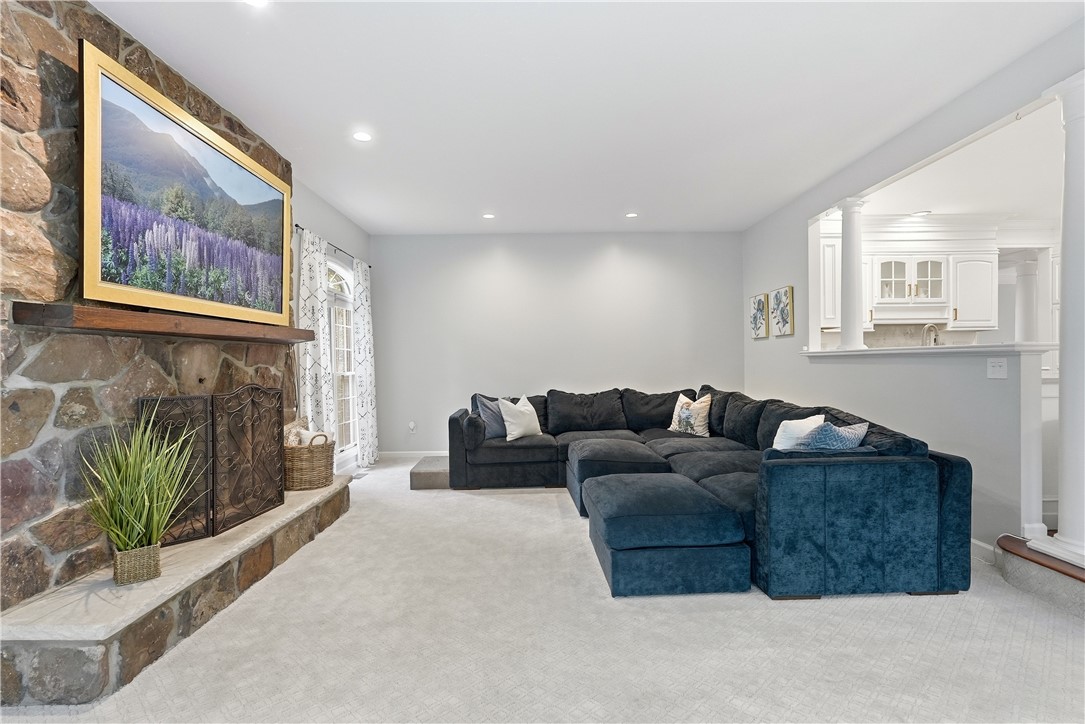 821 Arbordale Lane