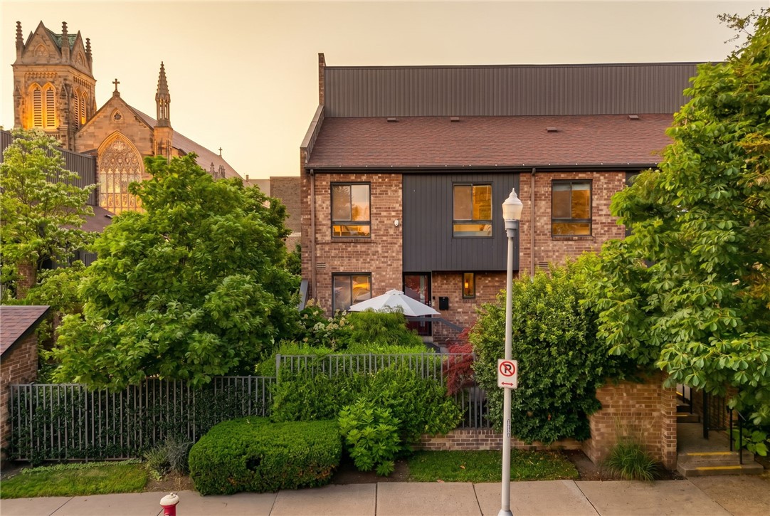 46 Foster Square