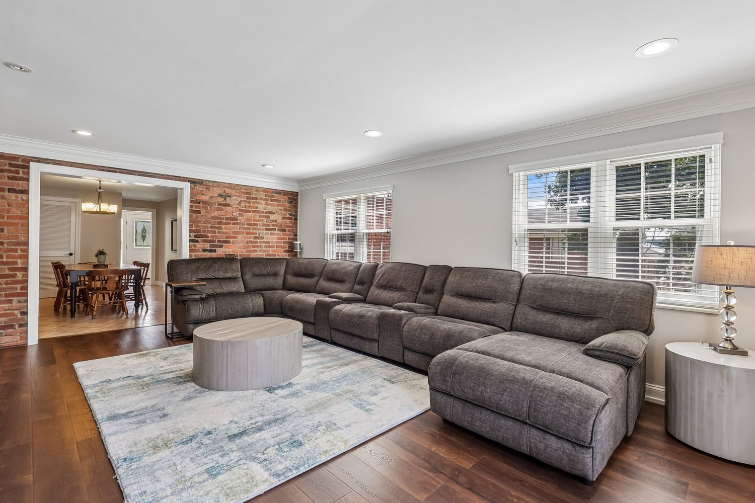 1021 Balmoral DRIVE