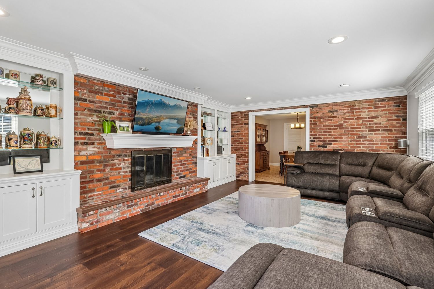 1021 Balmoral DRIVE