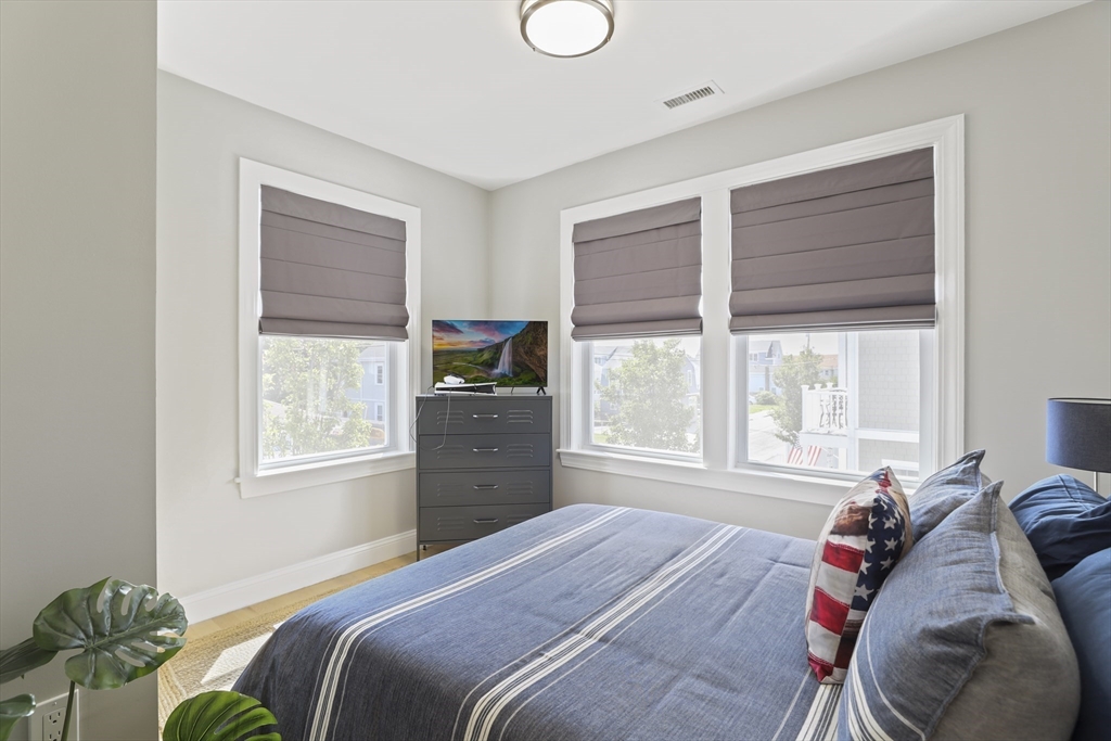 103 Bay View Ave # 103