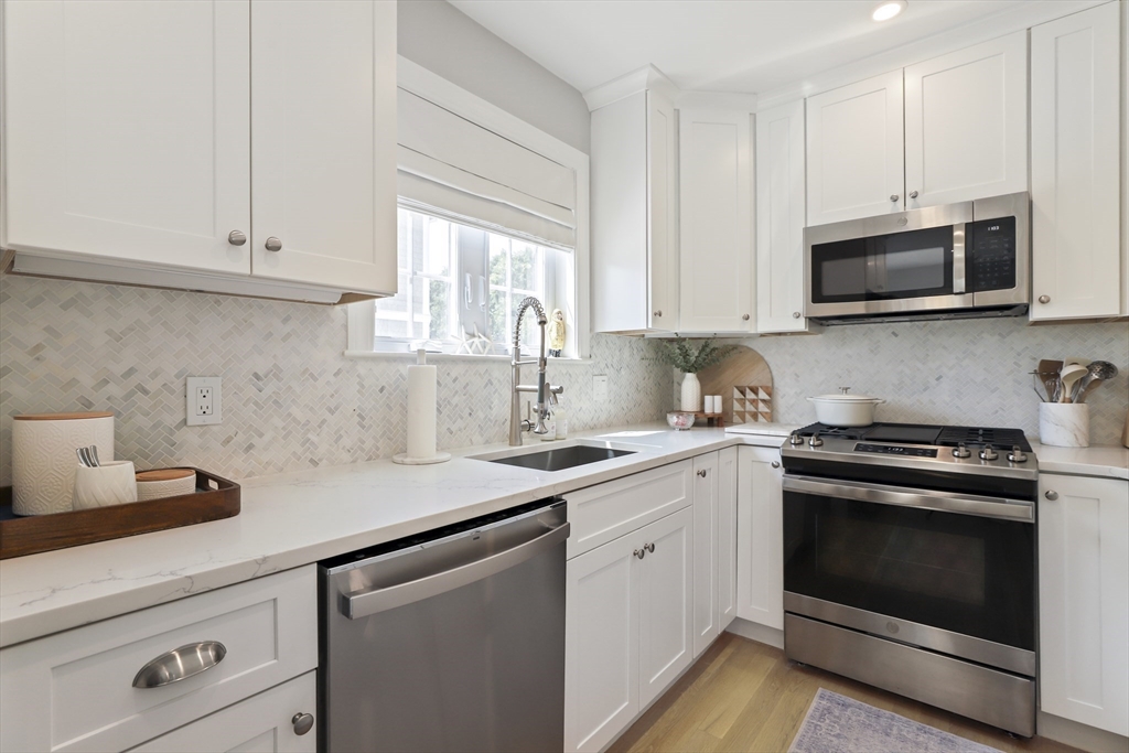 103 Bay View Ave # 103