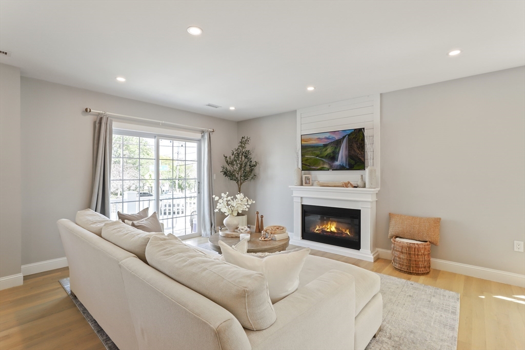 103 Bay View Ave # 103