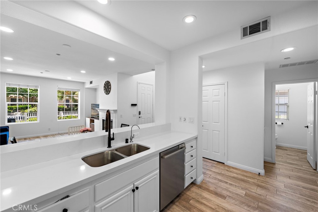 15 Strawflower Street