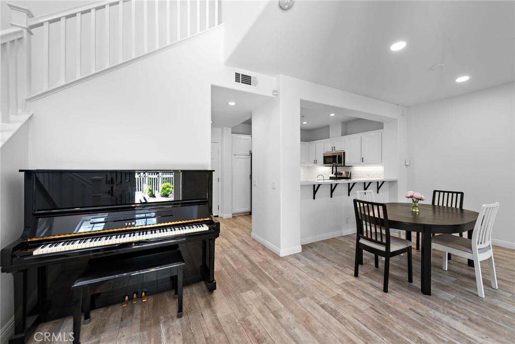 15 Strawflower Street