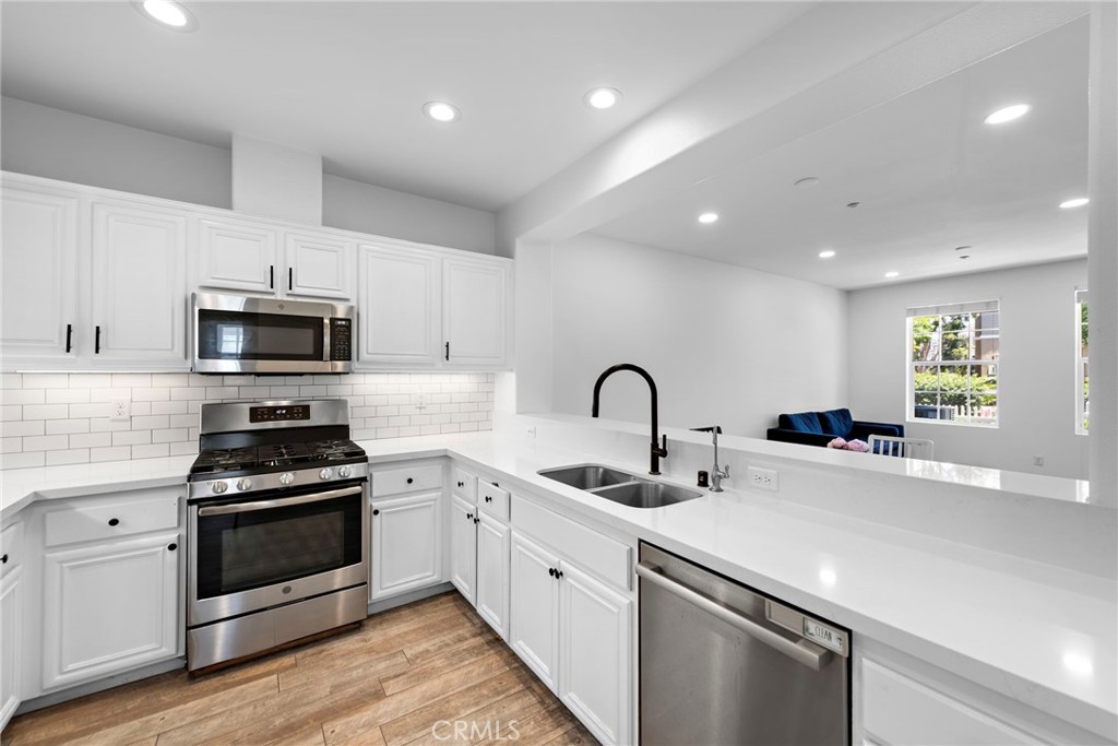 15 Strawflower Street